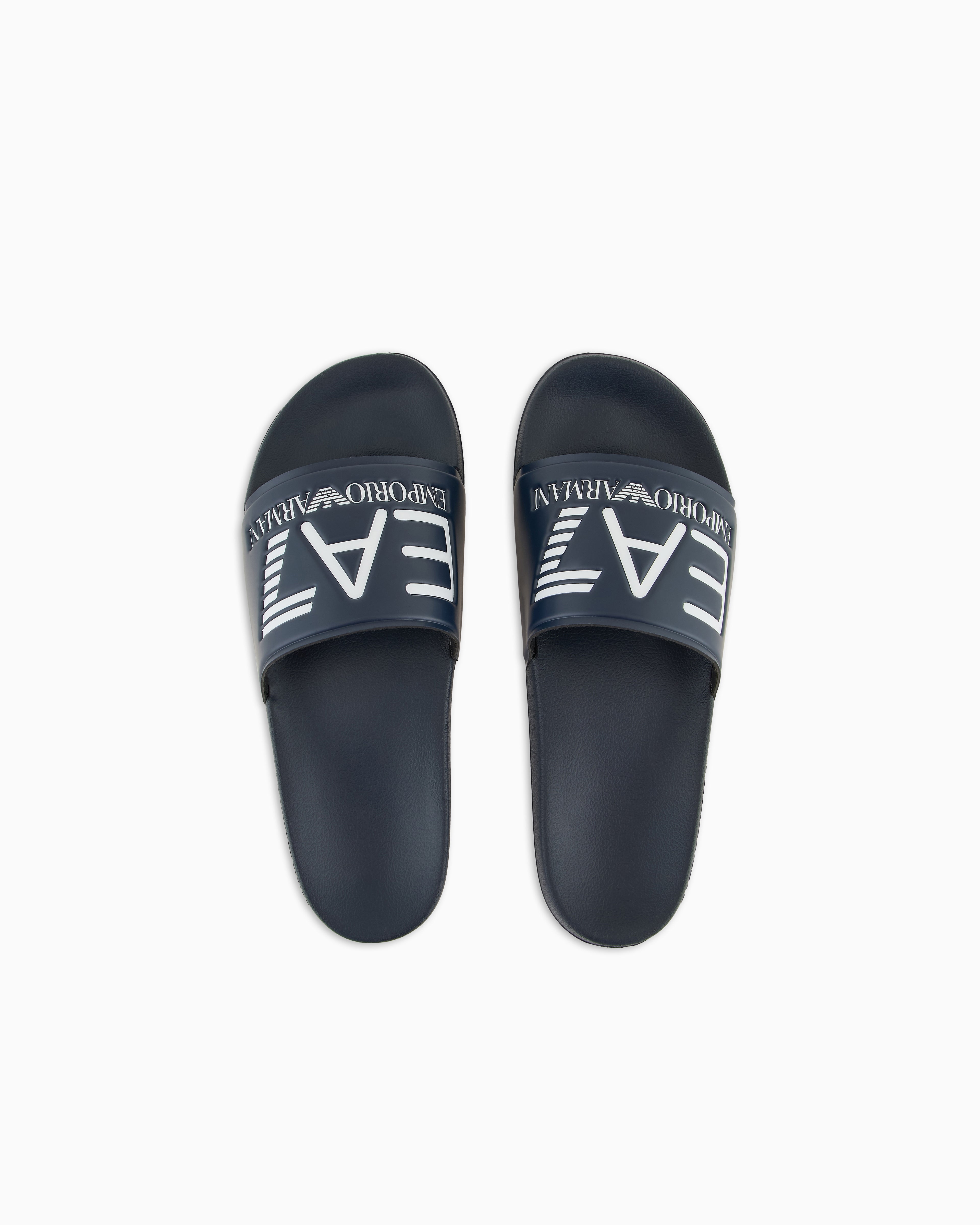 EA7 Logo slides with a wide band and anti-slip rubber soles