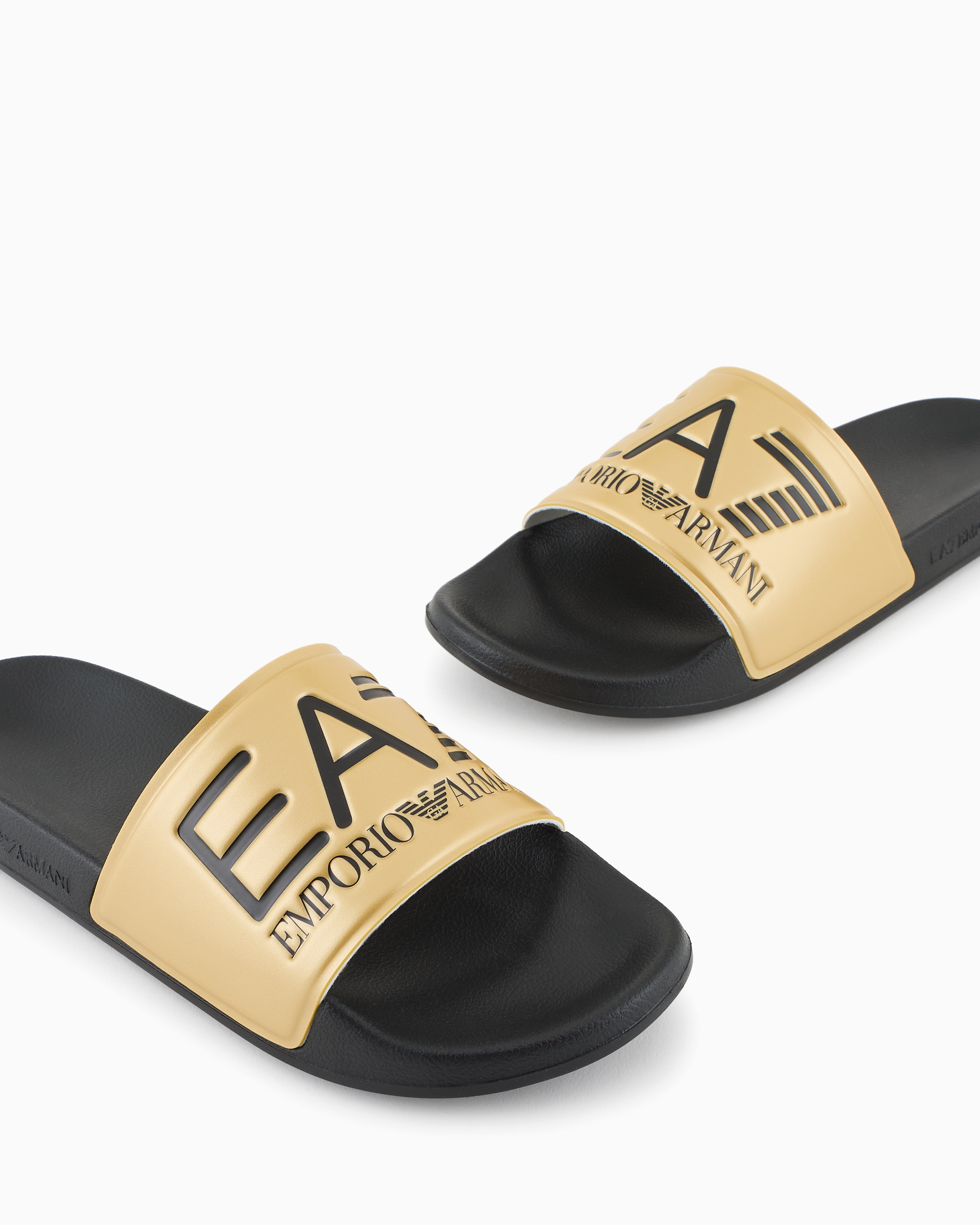 EA7 Logo slides with a wide band and anti-slip rubber soles