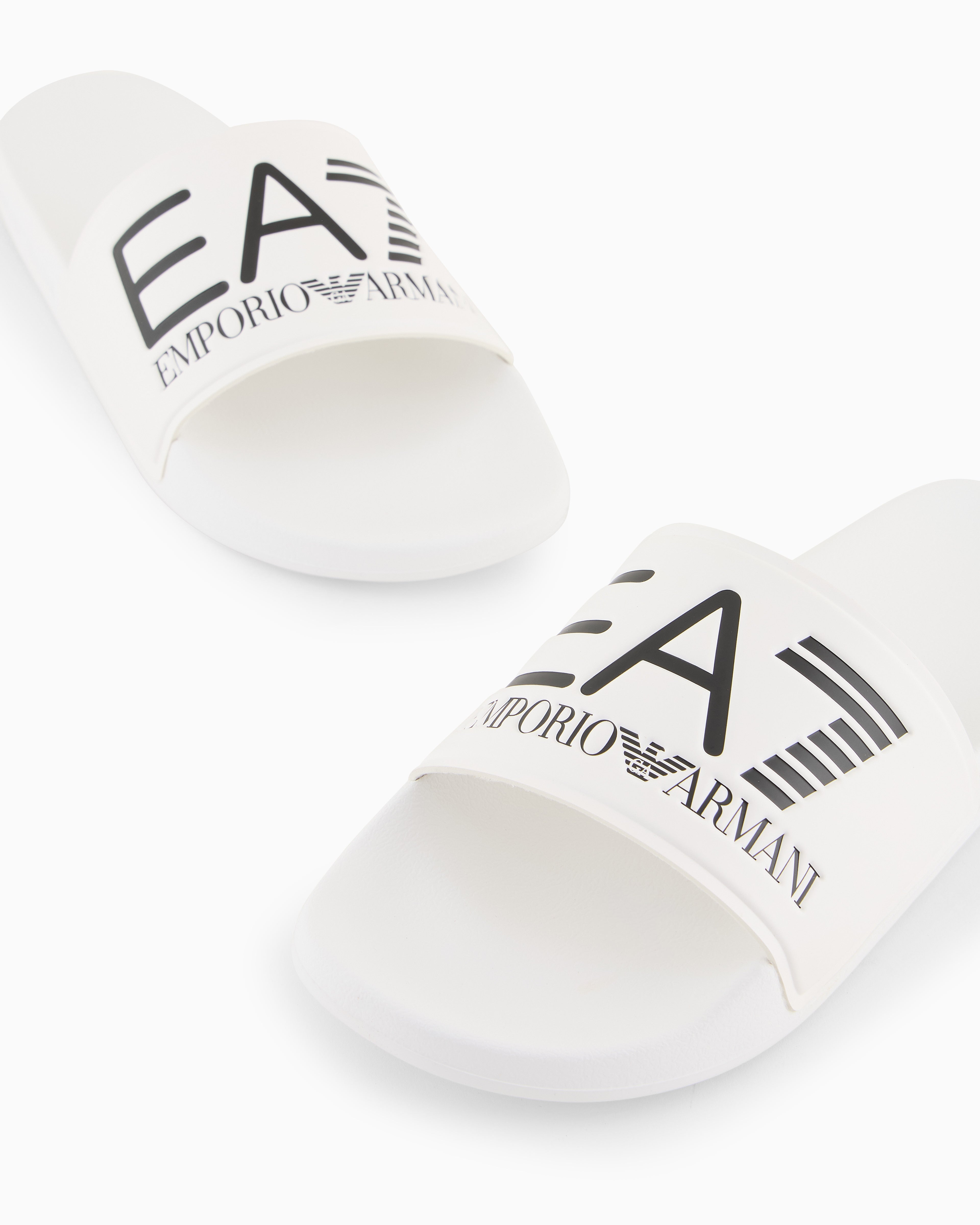 EA7 Logo slides with a wide band and anti-slip rubber soles