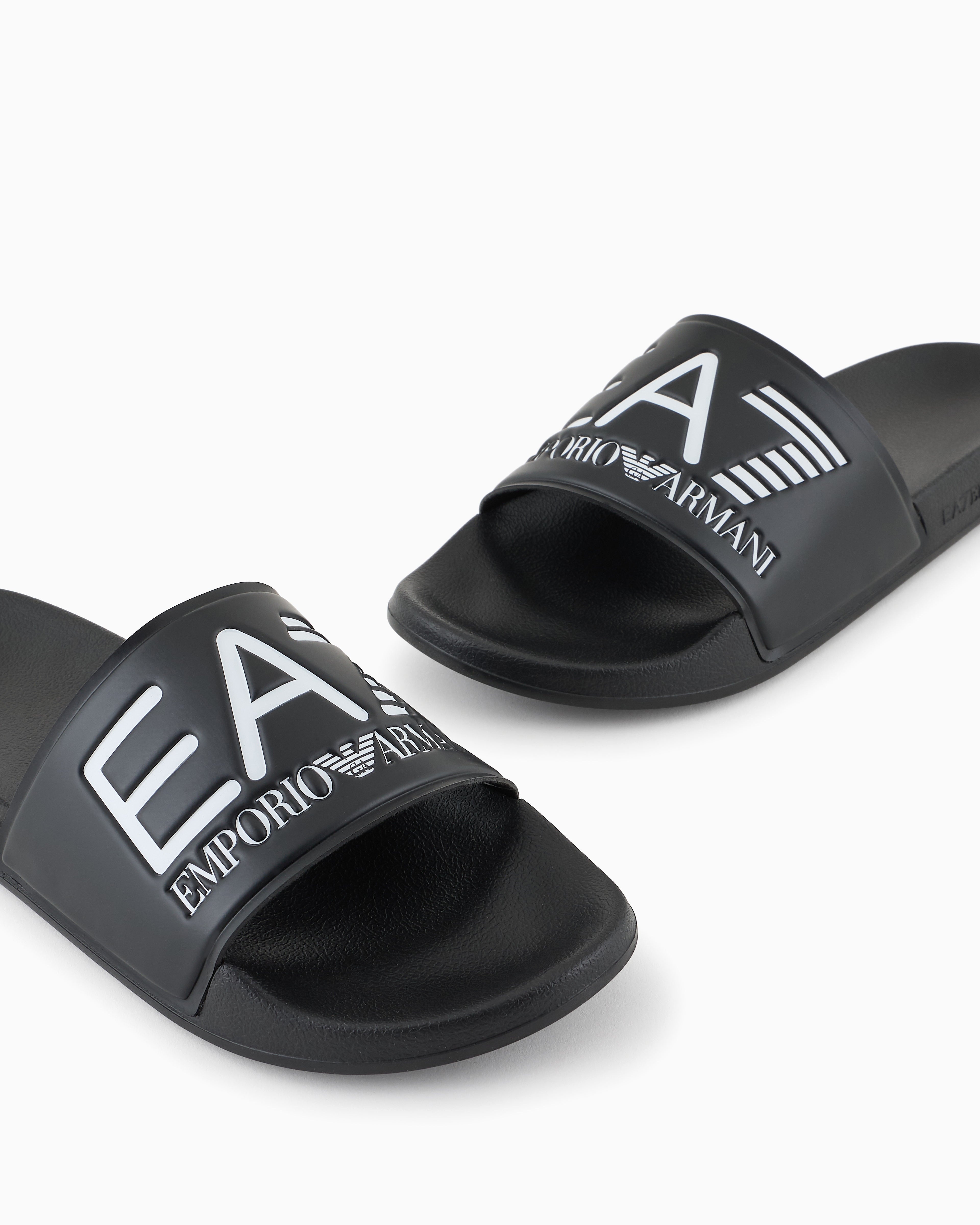 EA7 Logo slides with a wide band and anti-slip rubber soles