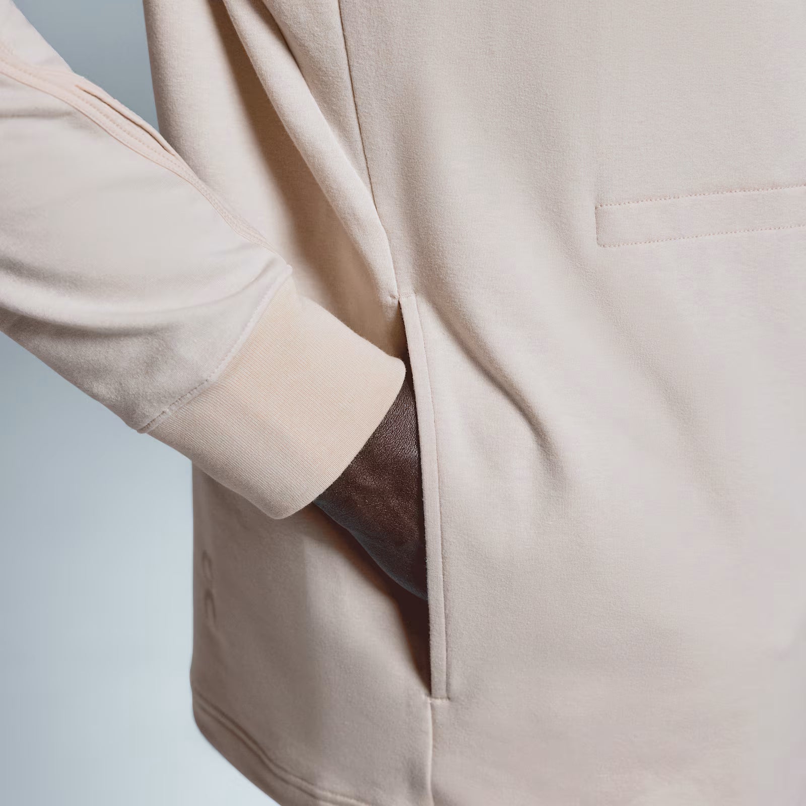 On Movement Hoodie Sand