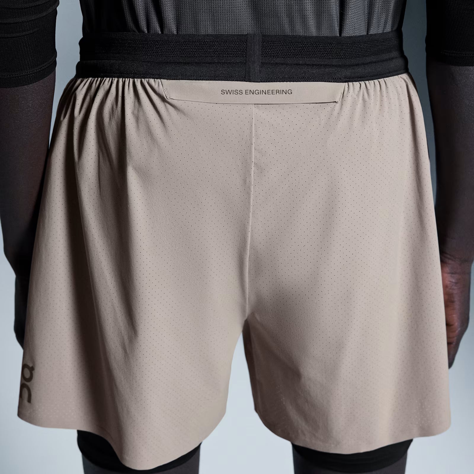 On 5" Performance 2/1 Shorts Cinder | Black