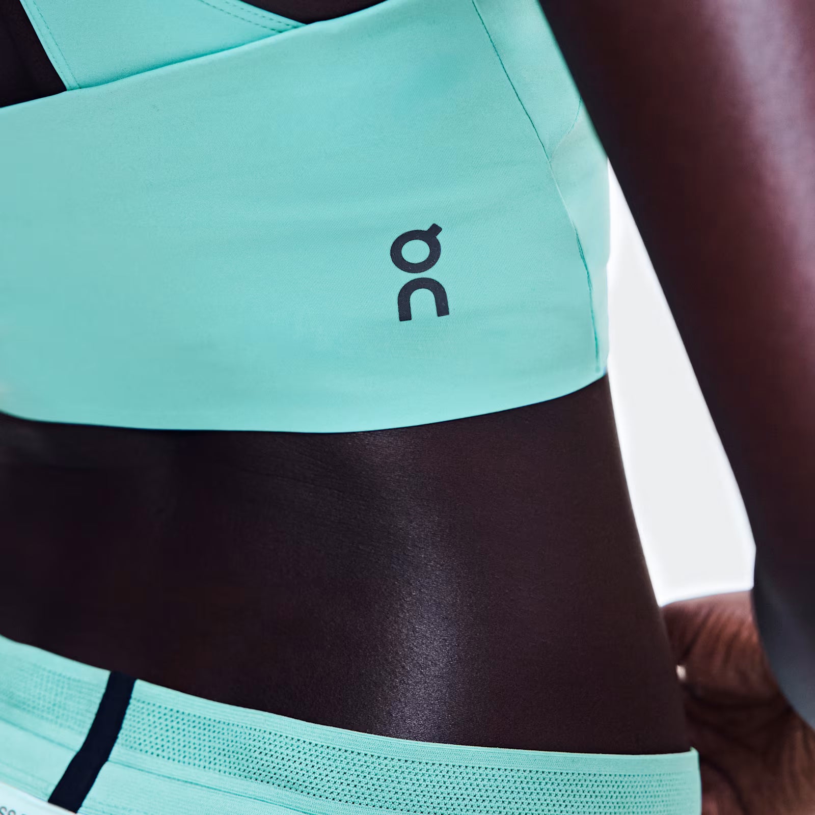 On Performance Crop Aquamarine (Women'S)