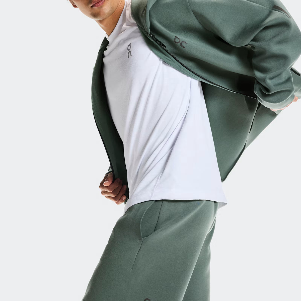 On Focus Tech Shorts Olive