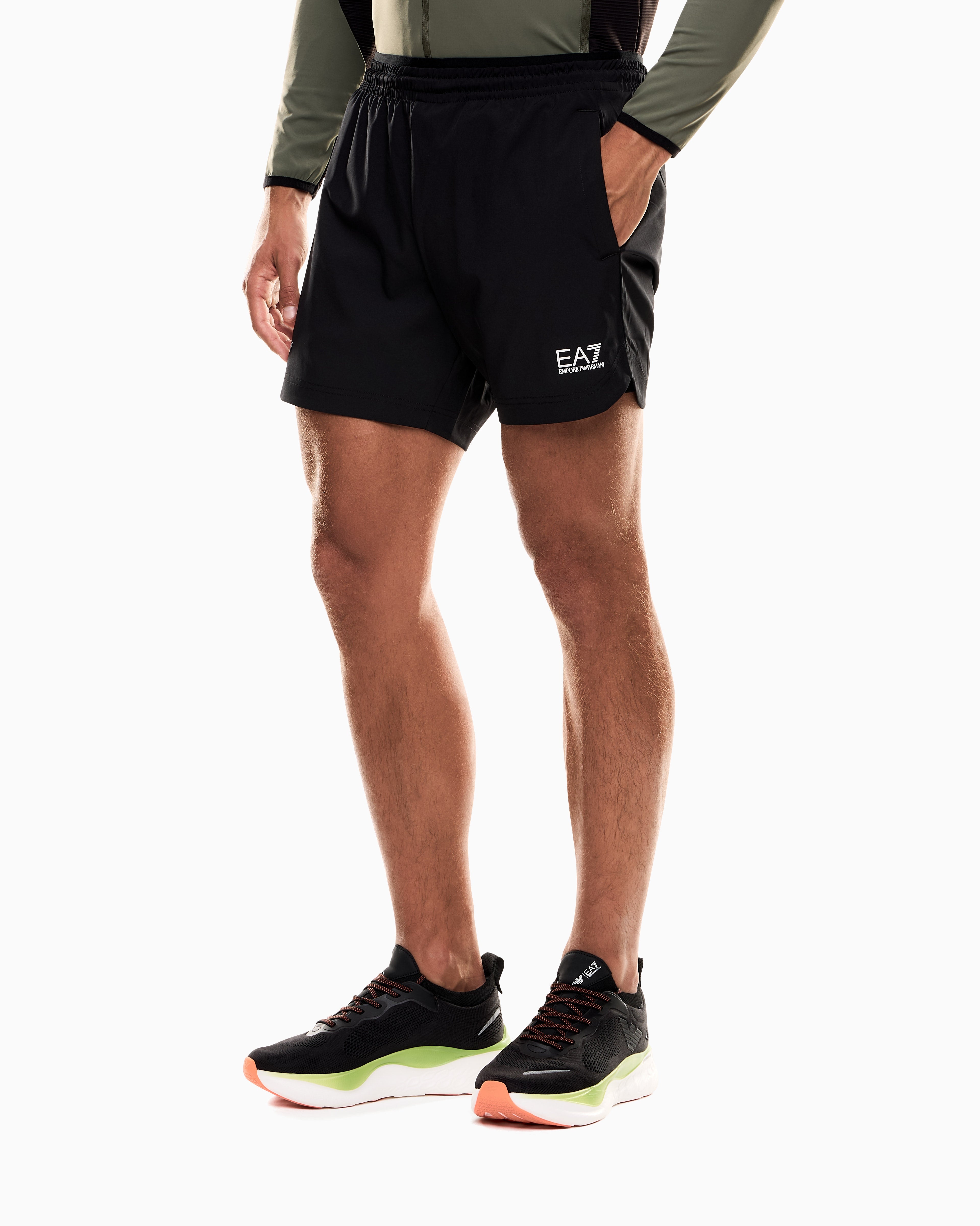 EA7 Dynamic Athlete shorts in VIGOR7 technical fabric