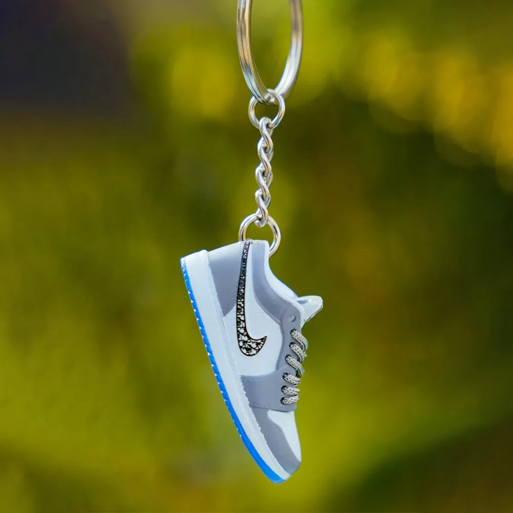 3D sneaker keychain AJ1 Low Dior – Kicks Machine 3D sneaker keychain AJ1 Low Dior – Kicks Machine