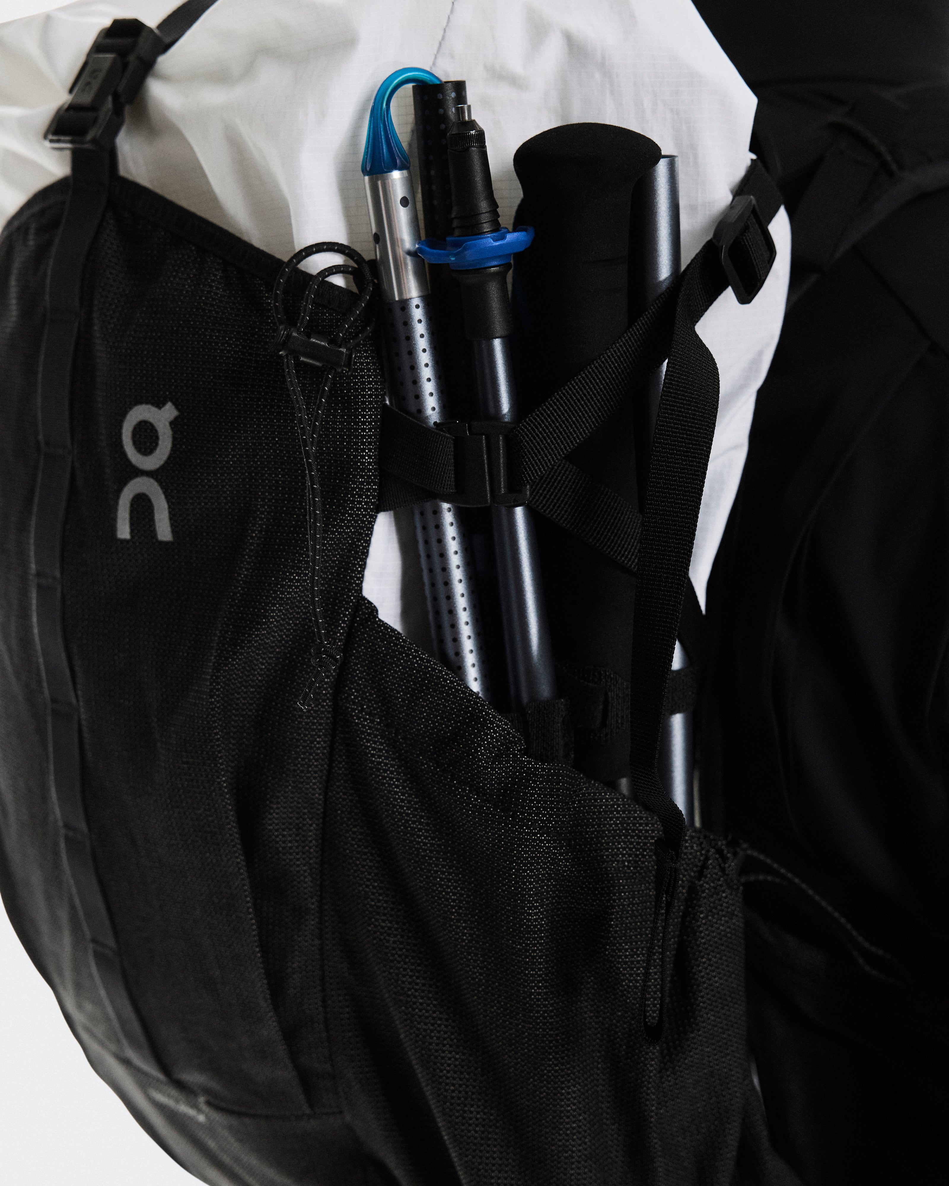 On Trail Pack 20L White | Black