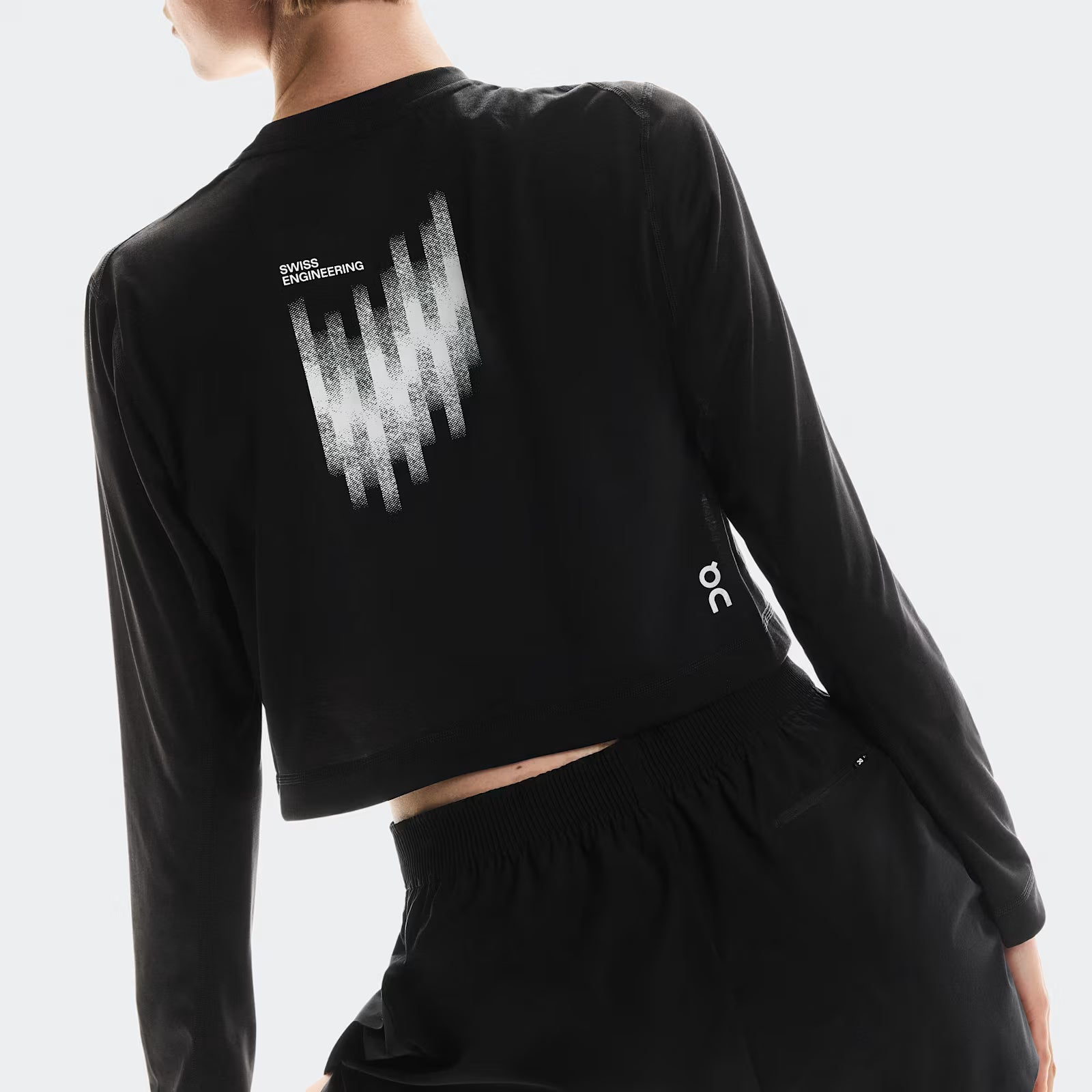 On Train Long-T Crop Graphic Black (Women'S)