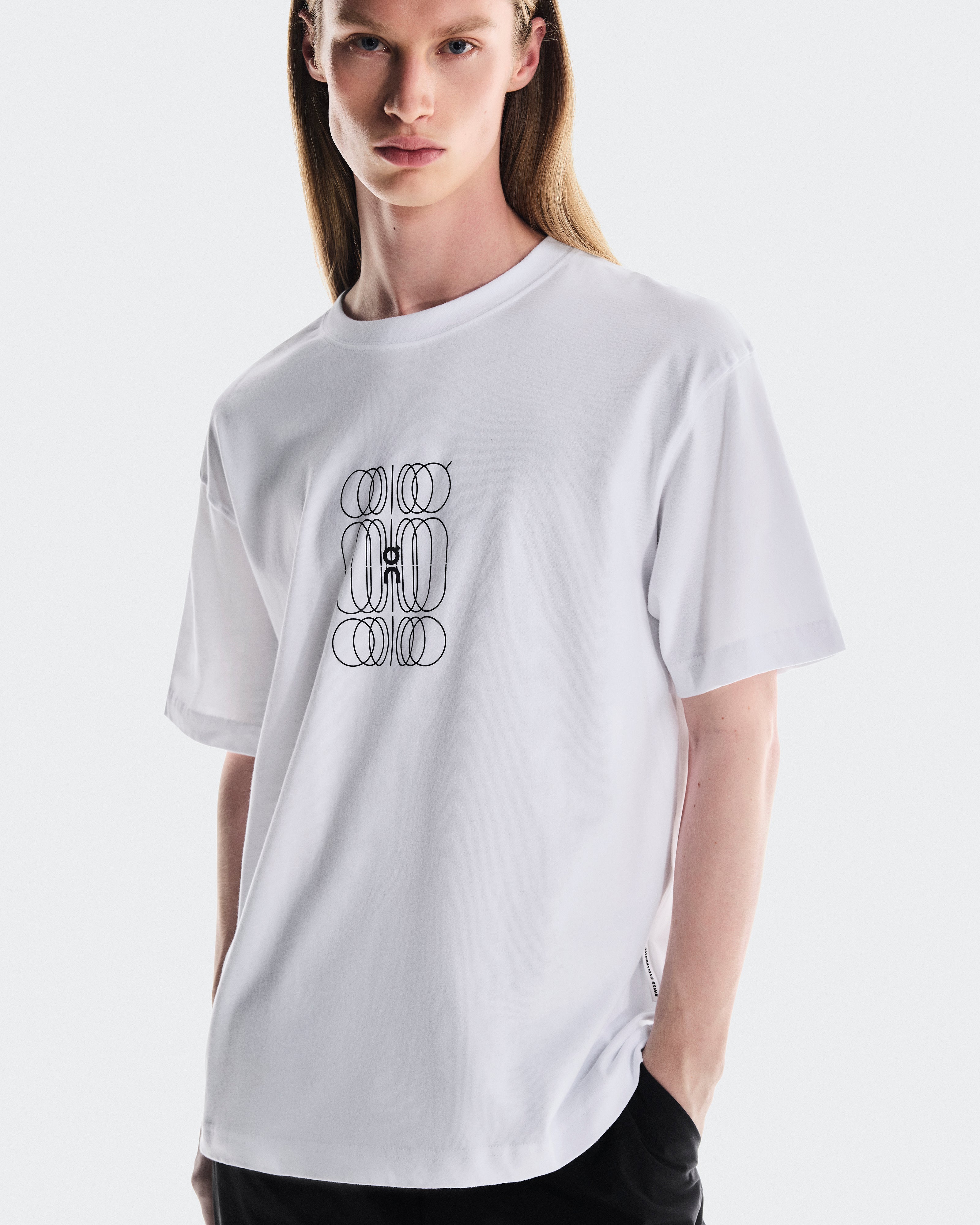 On Club-T Graphic White | Black