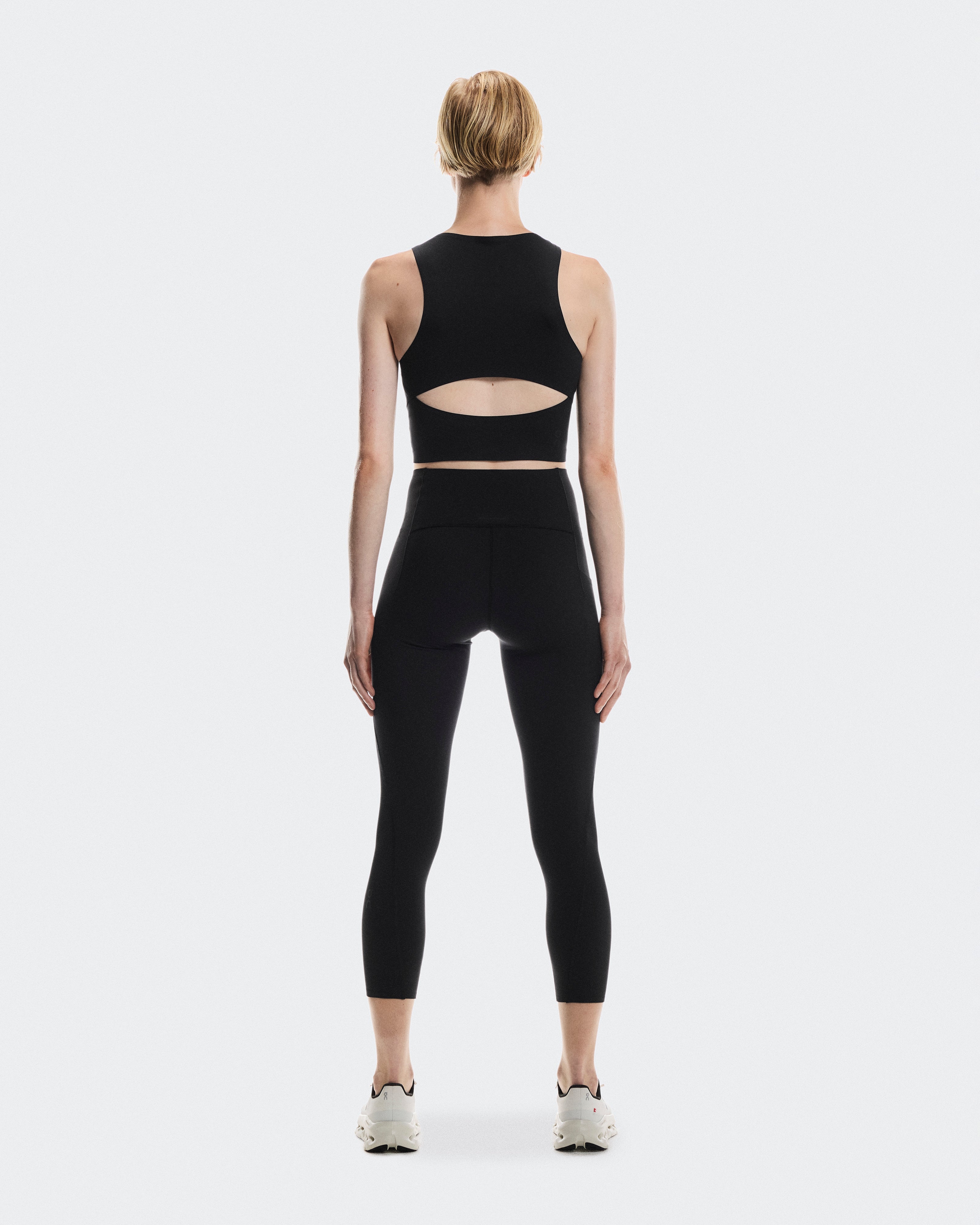 On Studio Open Back Crop Black (Women'S)