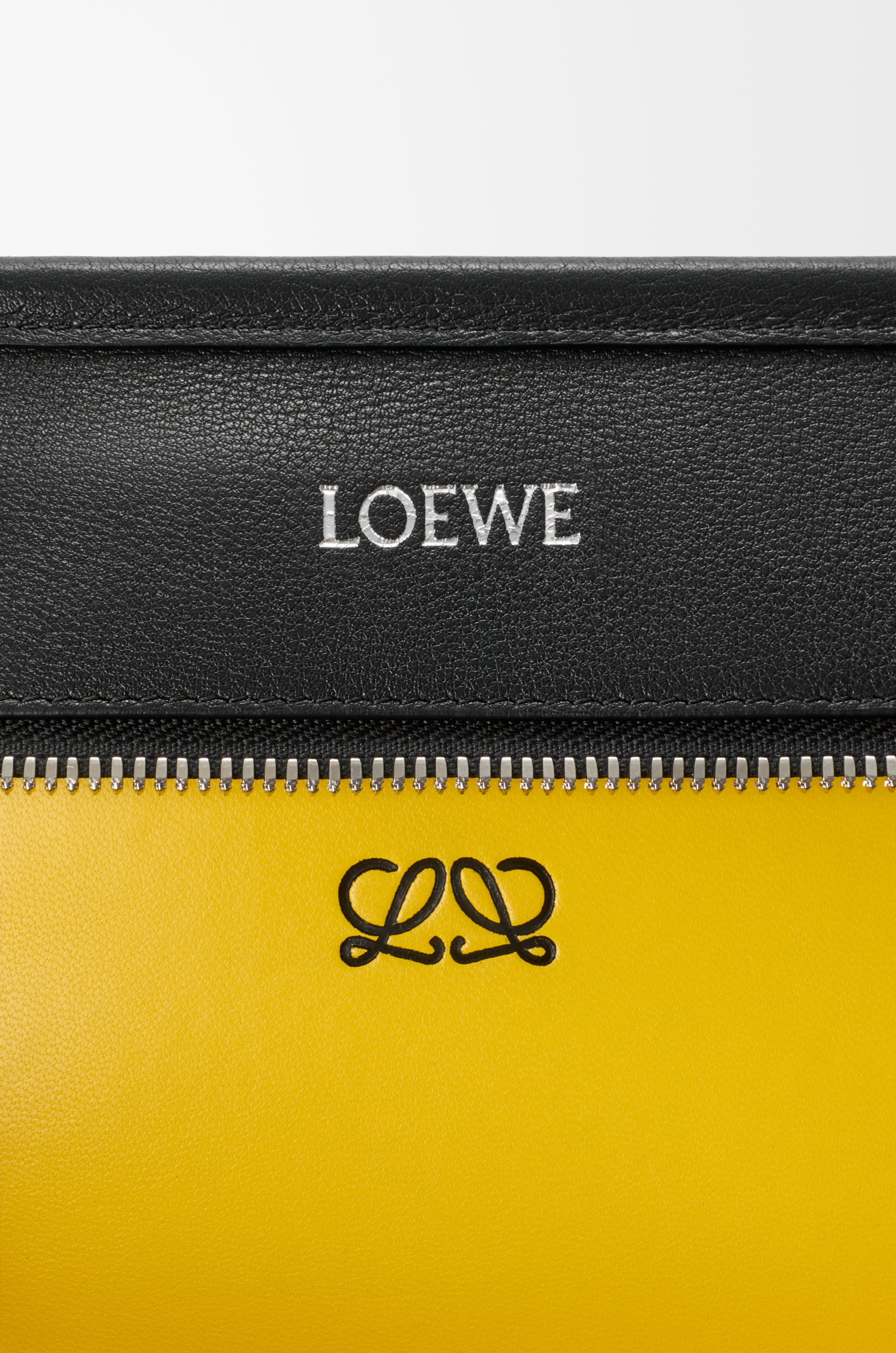 Loewe Large Amazona 180 Lazy Dog bag in buffalino leather