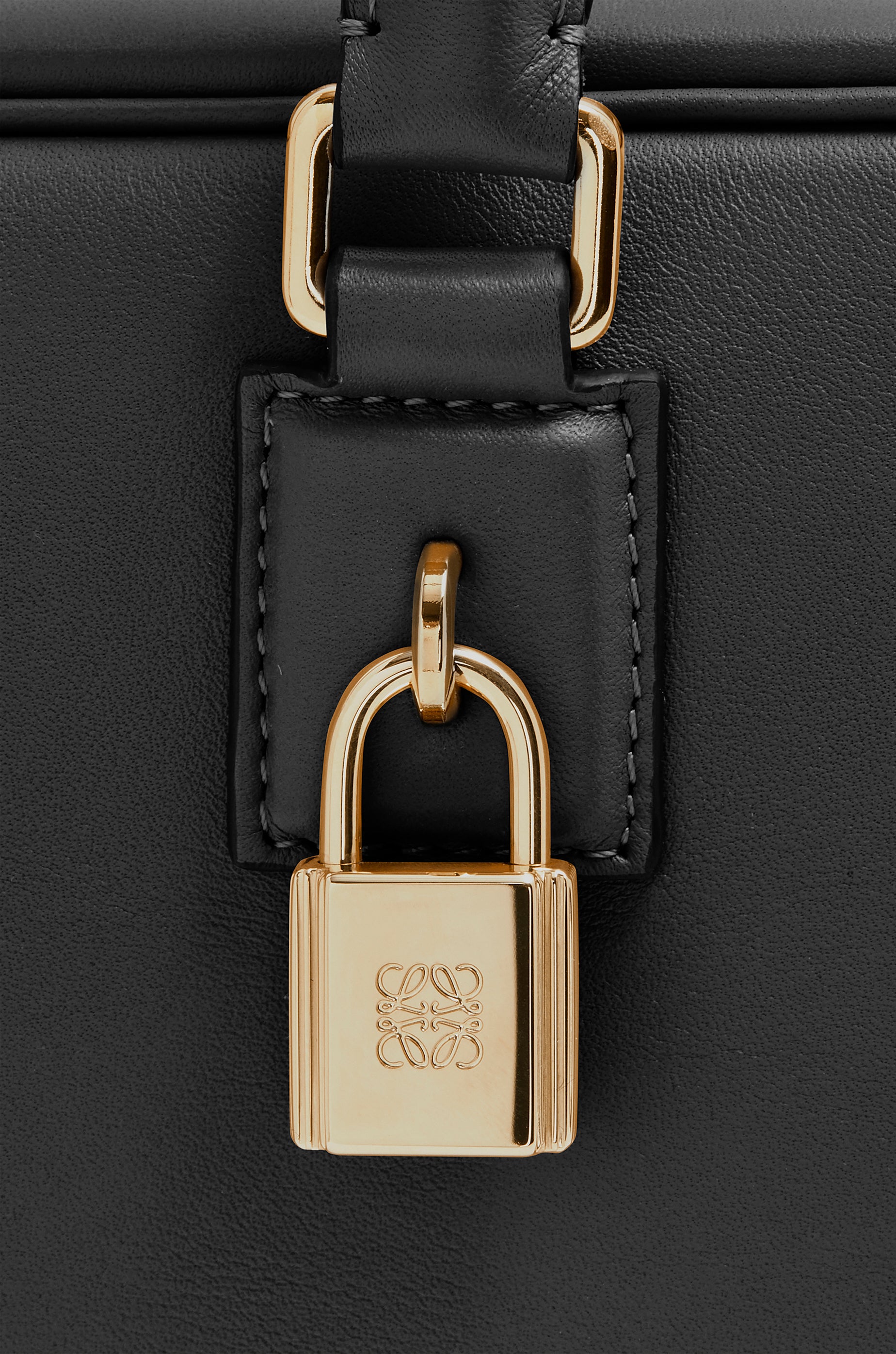 Loewe Amazona 23 bag in nappa calfskin