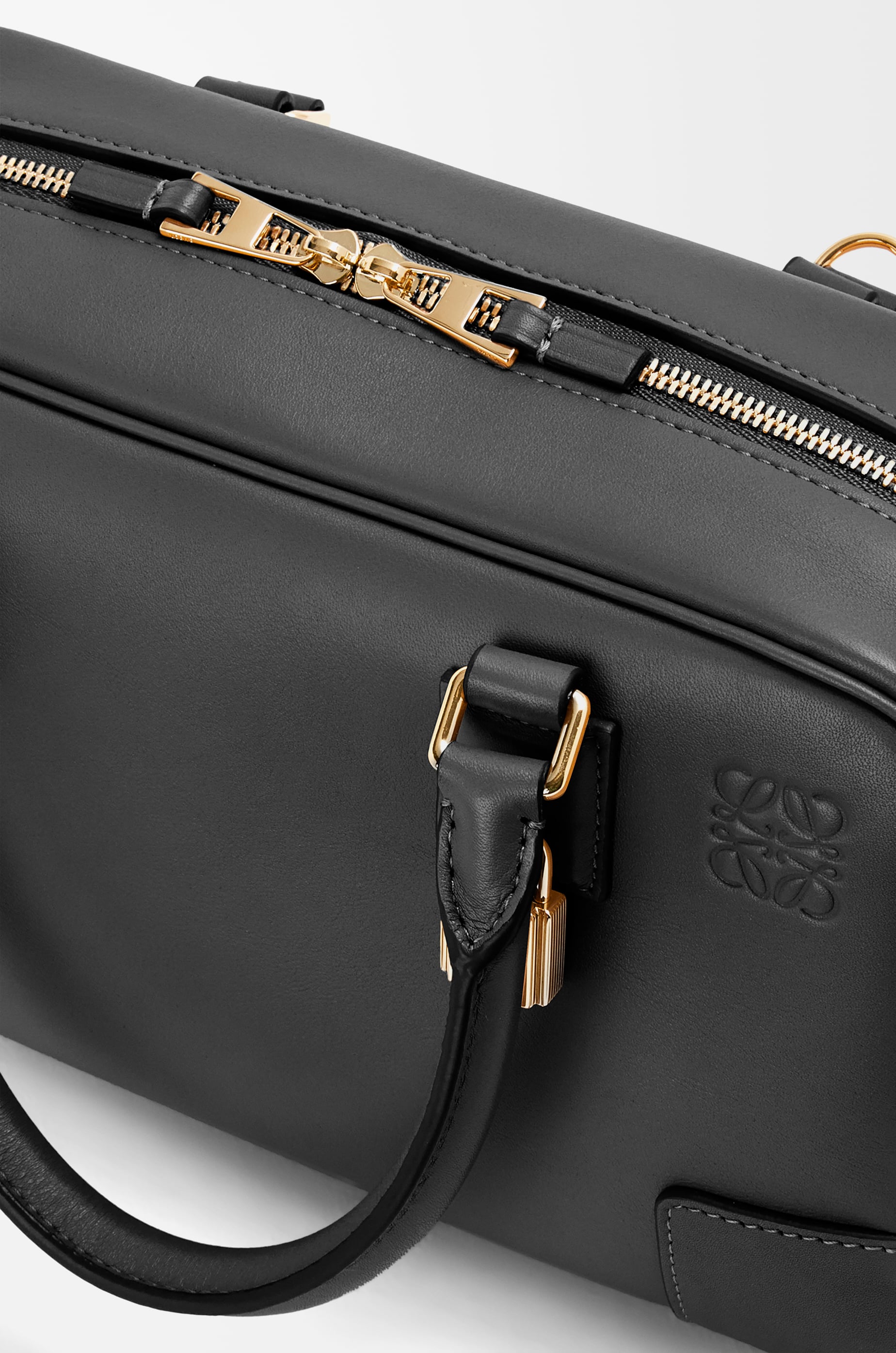 Loewe Amazona 23 bag in nappa calfskin