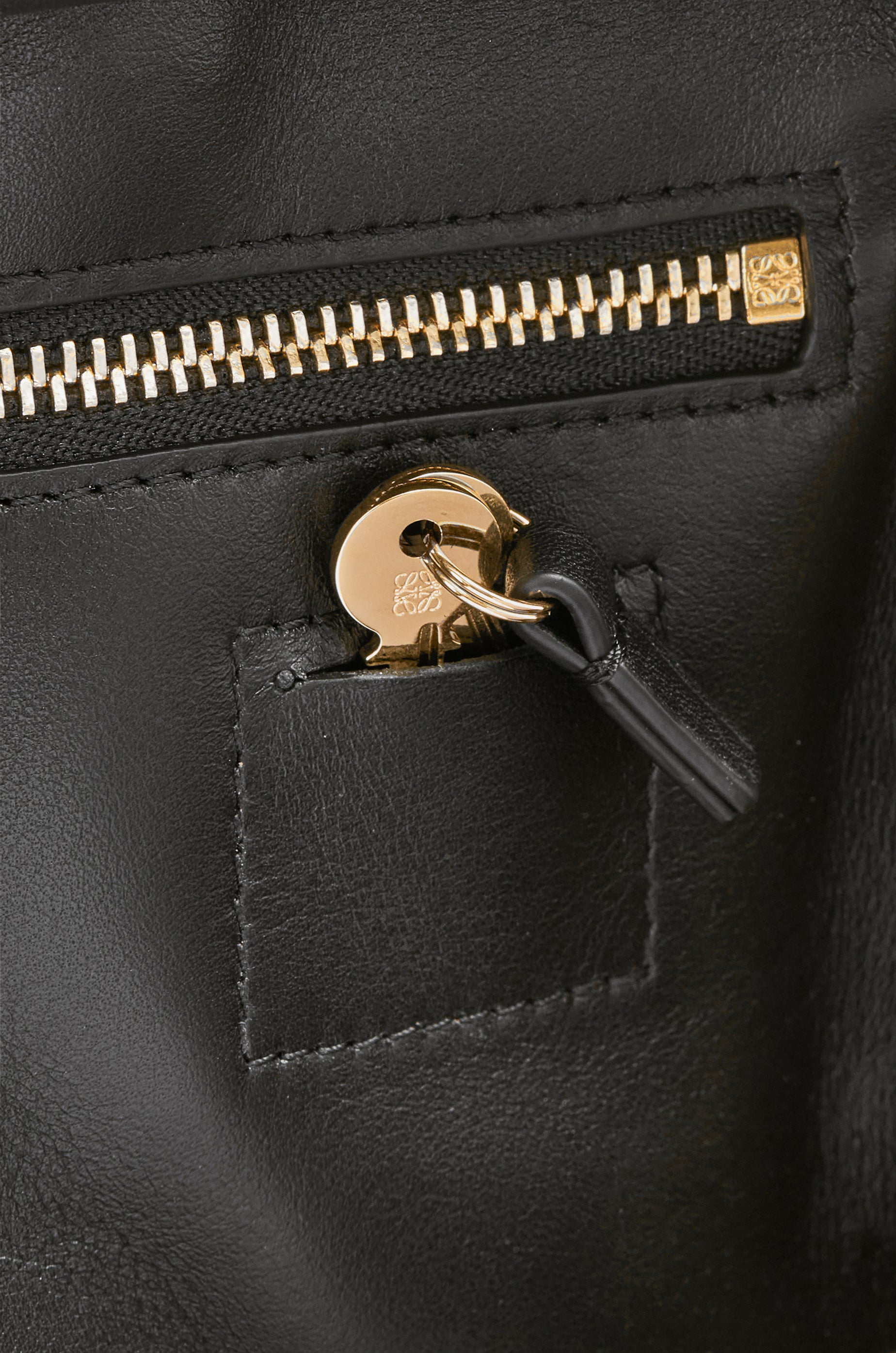 Loewe Amazona 23 bag in nappa calfskin