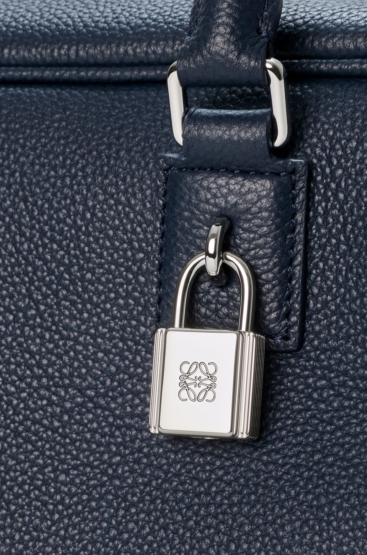 Loewe Amazona 23 bag in soft grained calfskin