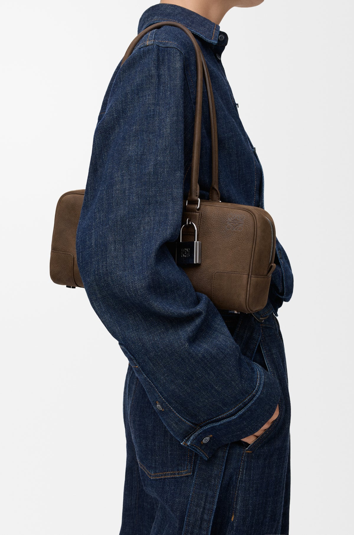 Loewe Amazona 31 cropped bag in grained nubuck