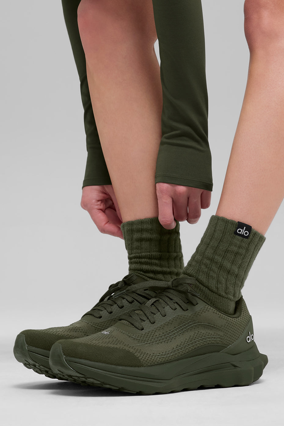 Alo Yoga Women'S Unisex Half-Crew Scrunch Sock
