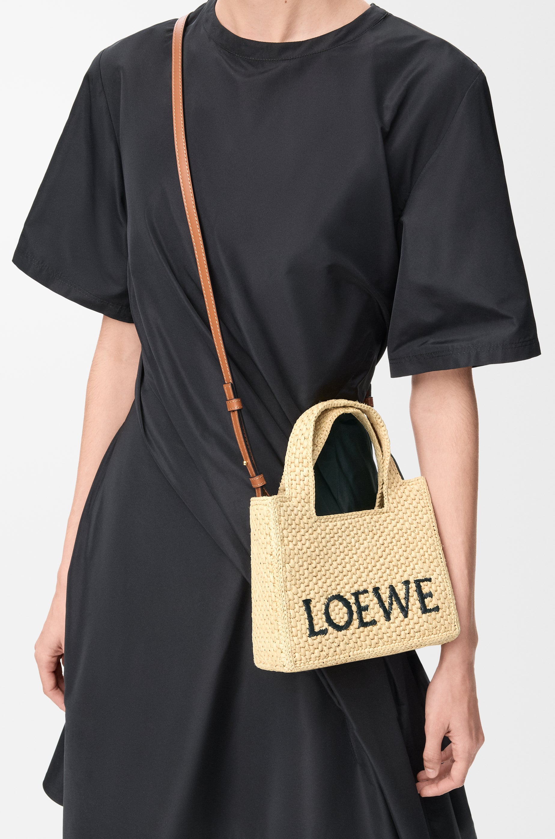 Loewe Mini LOEWE Font tote in raffia