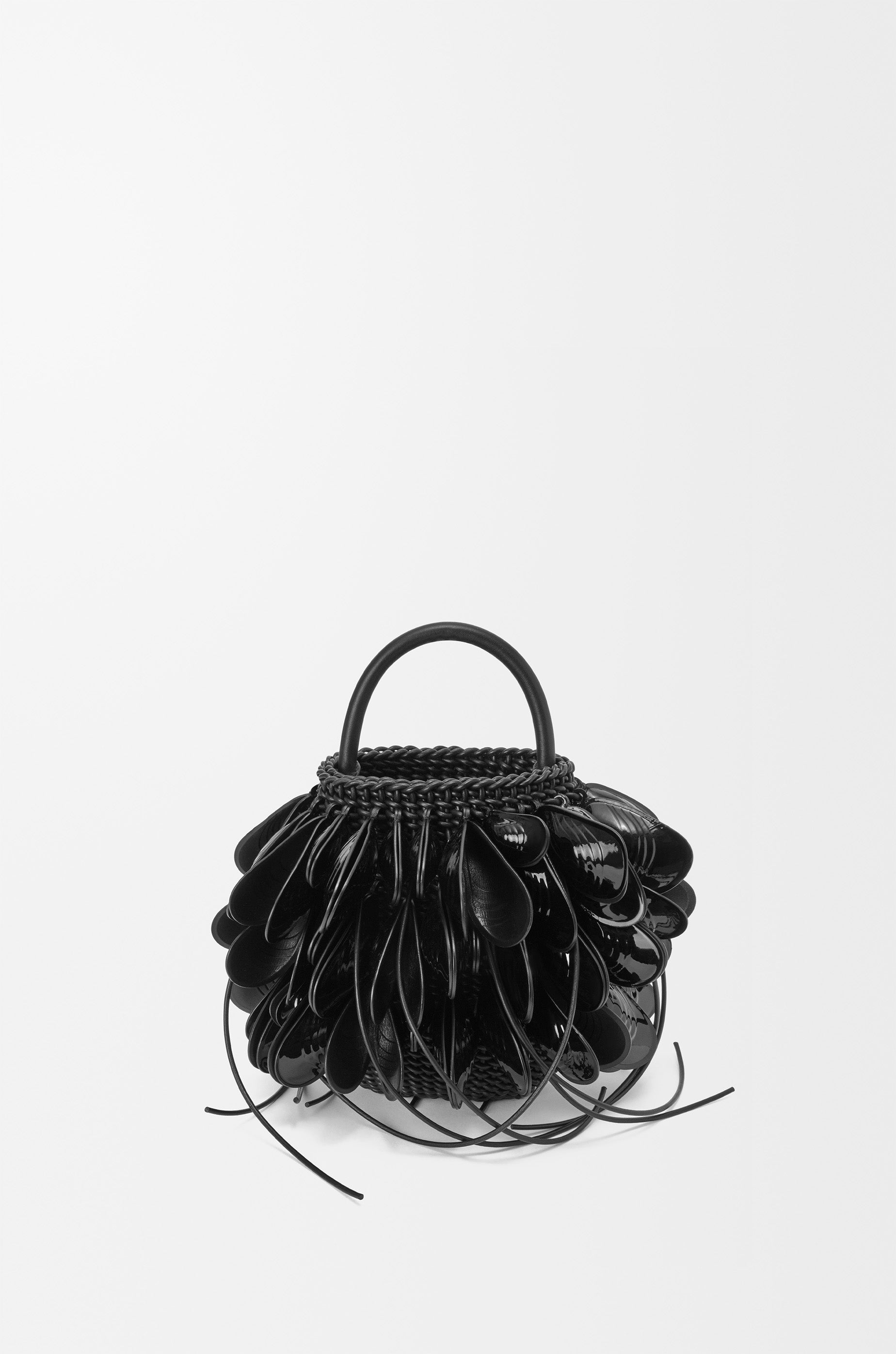 Loewe Shell bucket in woven calfskin