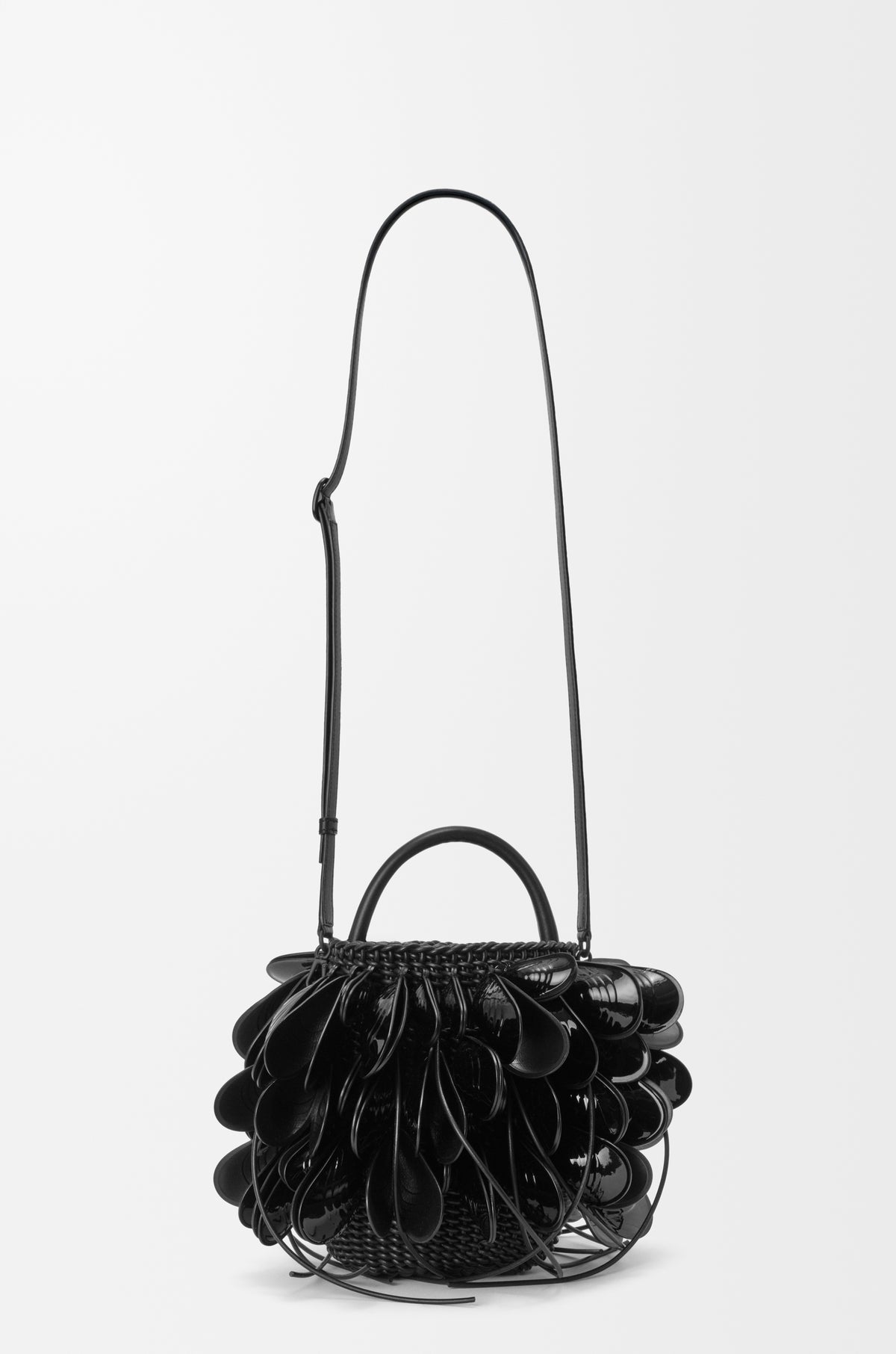 Loewe Shell bucket in woven calfskin