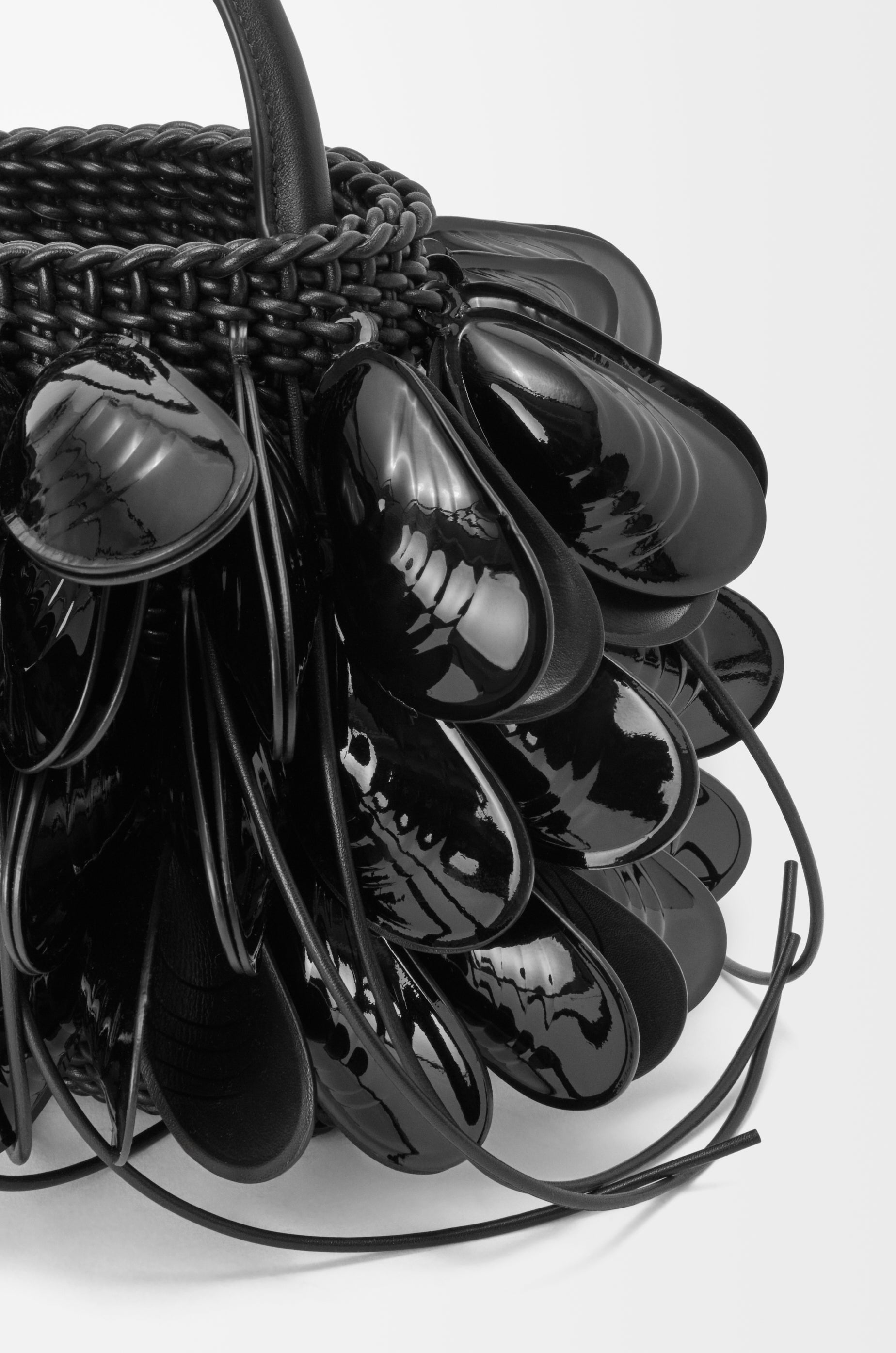 Loewe Shell bucket in woven calfskin