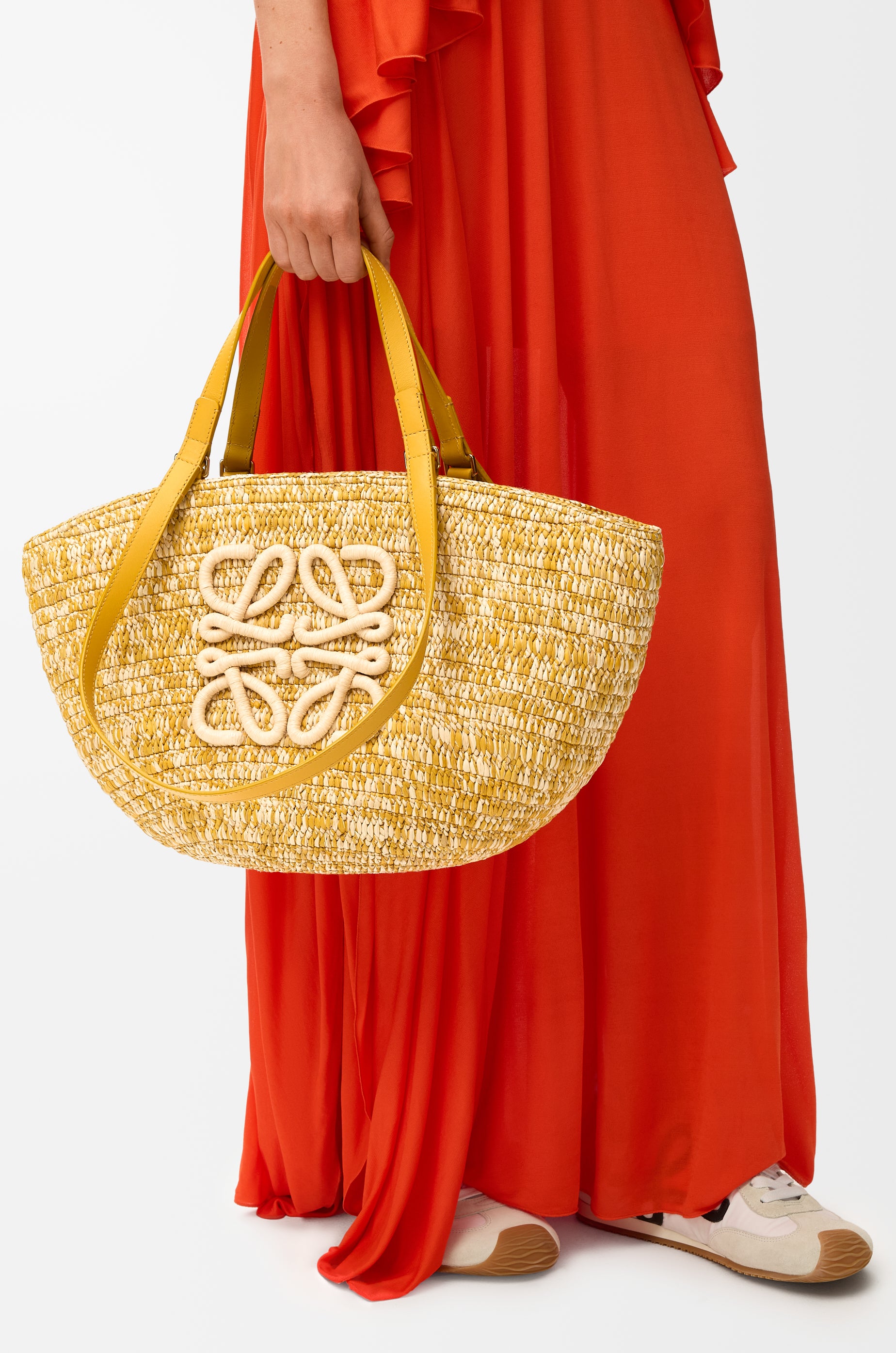 Loewe Medium Eclipse basket in raffia and calfskin