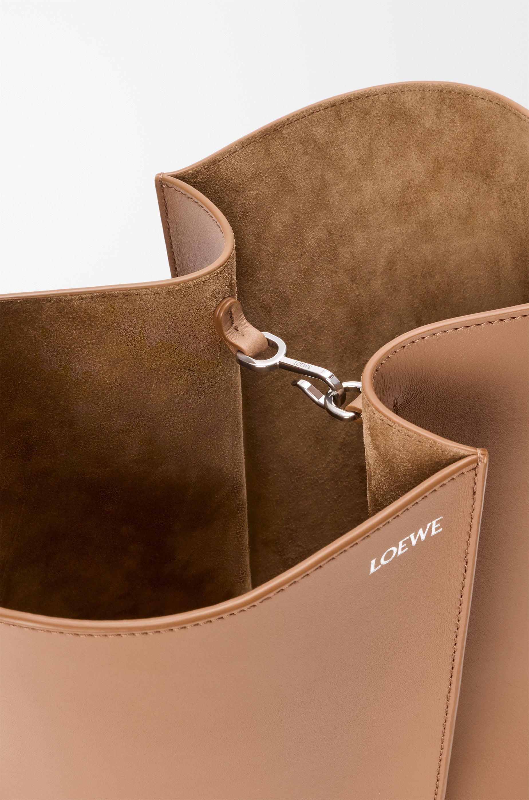 Loewe Medium Bilbao bucket in smooth calfskin
