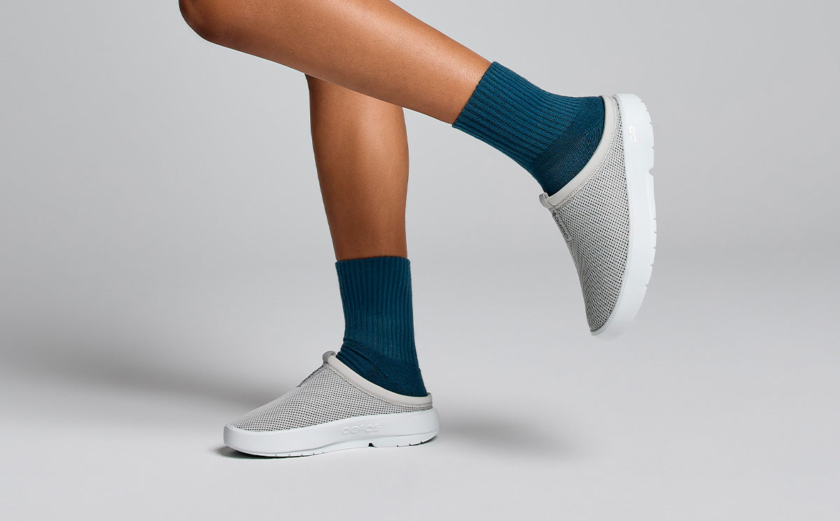 Oofos Women's Mesh Slipper White & Gray