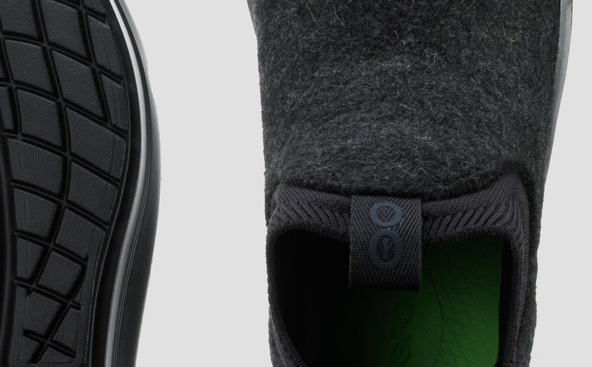 Oofos Women's Wool-Blend Boot Black & Charcoal