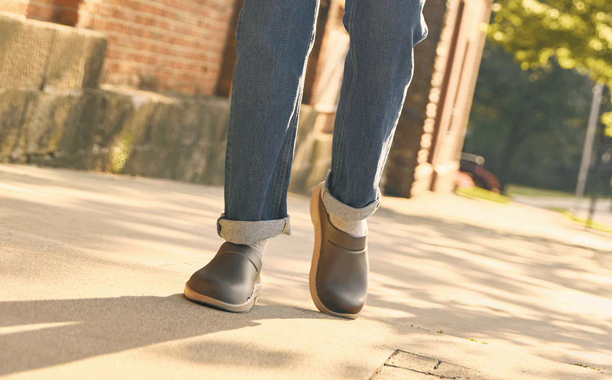 Oofos Men's Luxe Clog Nomad & Portobello