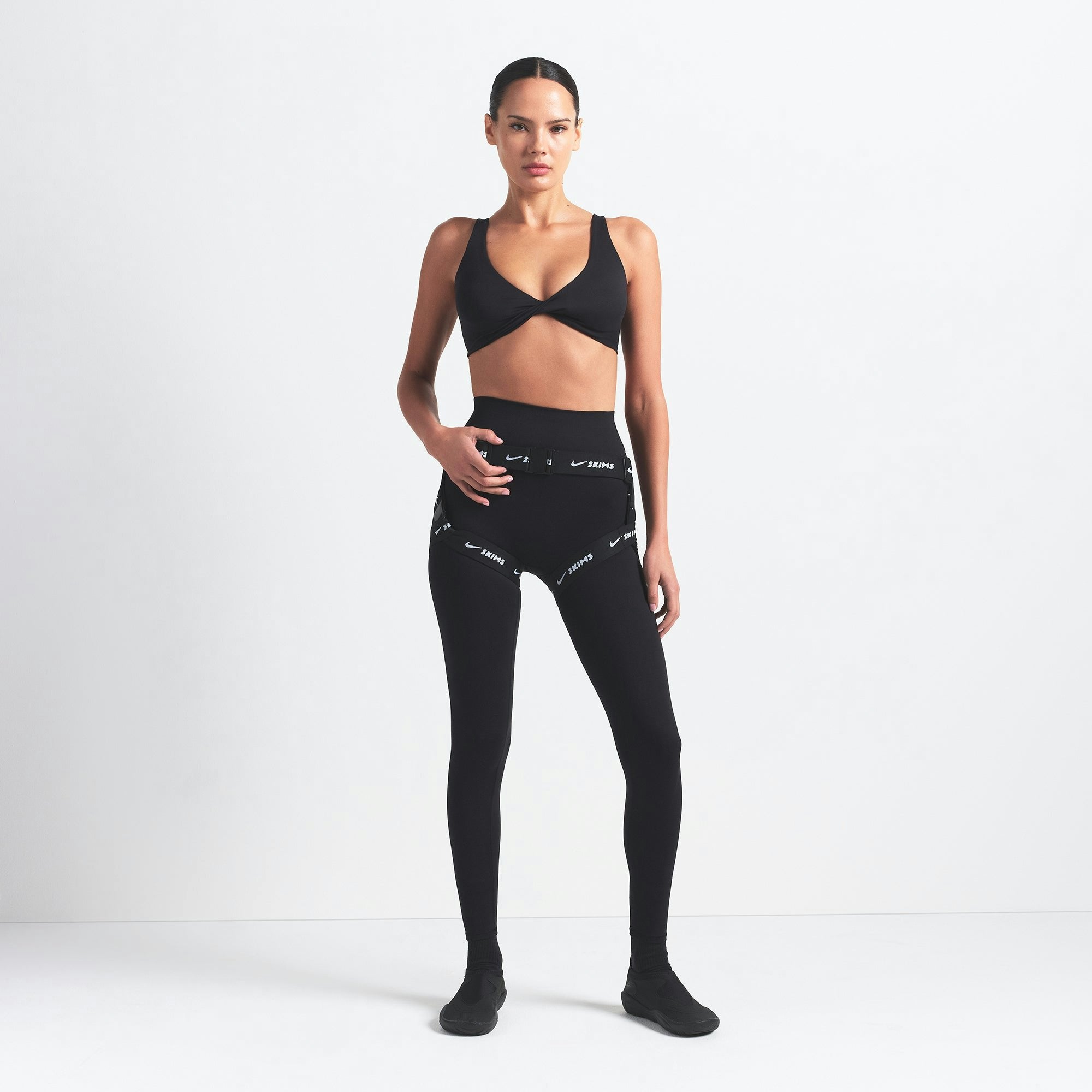 Skims Nikeskims Matte Twist-Front Bra Obsidian
