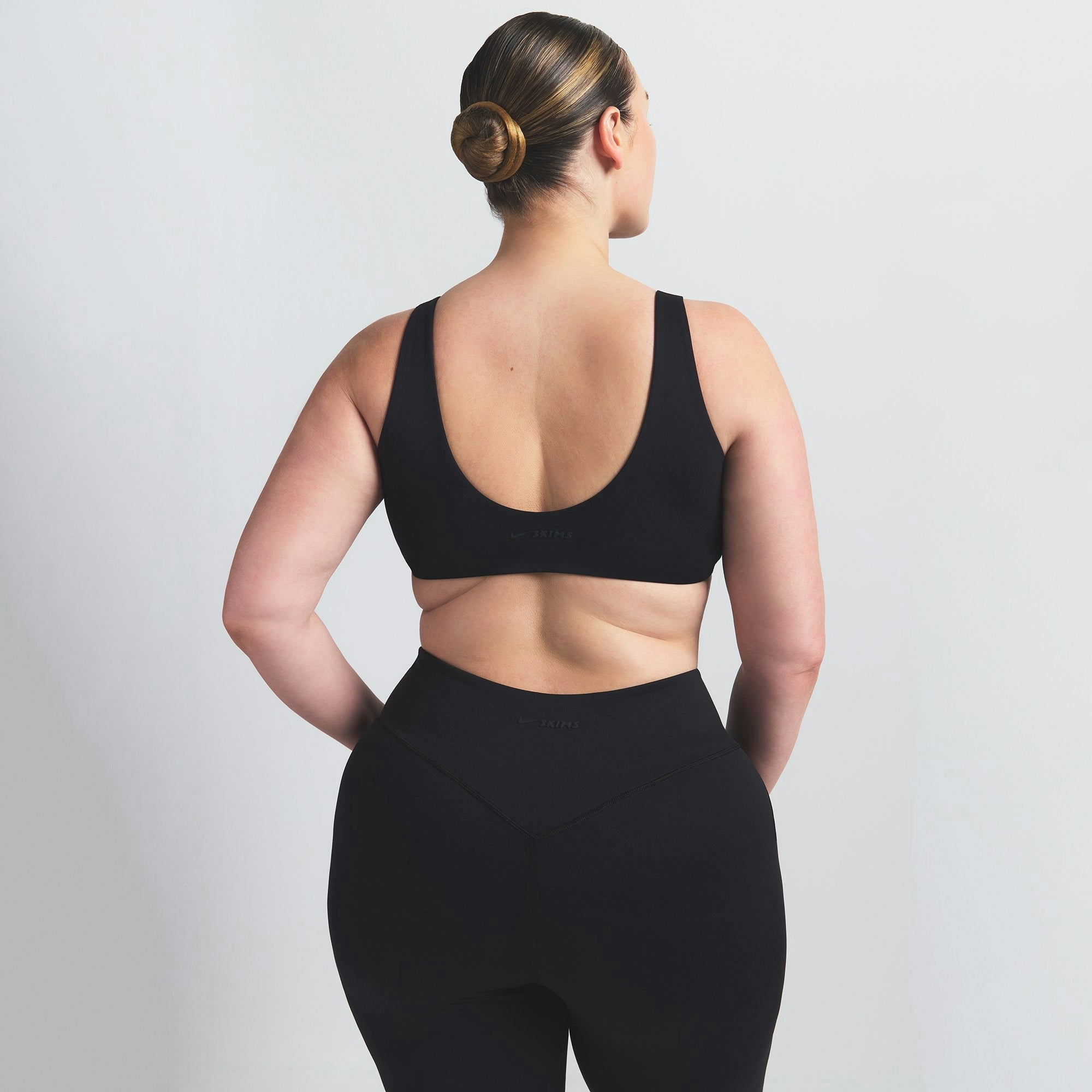 Skims Nikeskims Matte Twist-Front Bra Obsidian