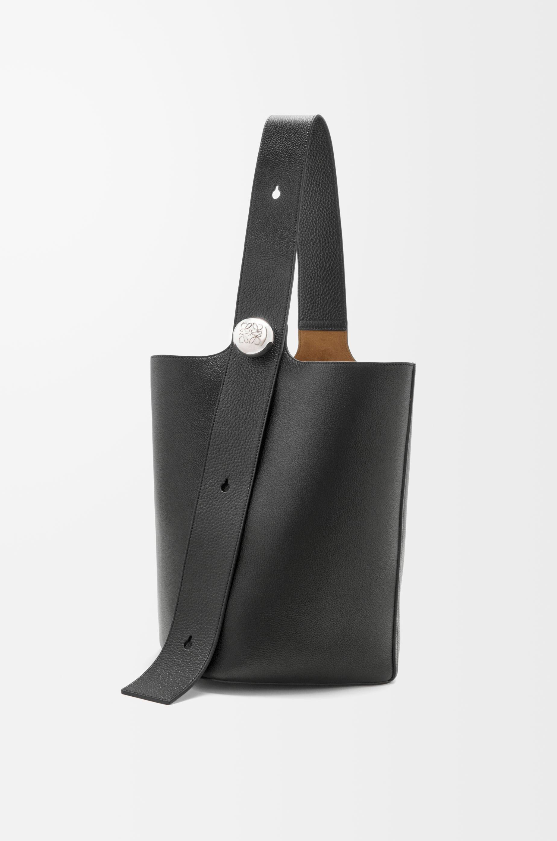 Loewe Large Pebble bucket in supple grained calfskin