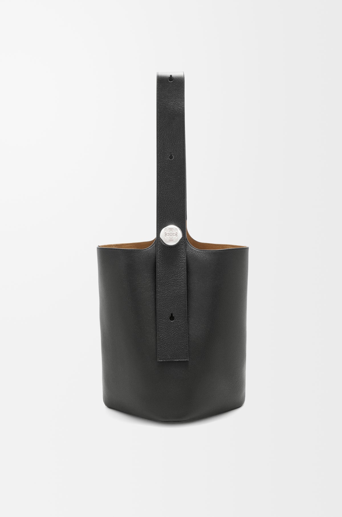 Loewe Large Pebble bucket in supple grained calfskin