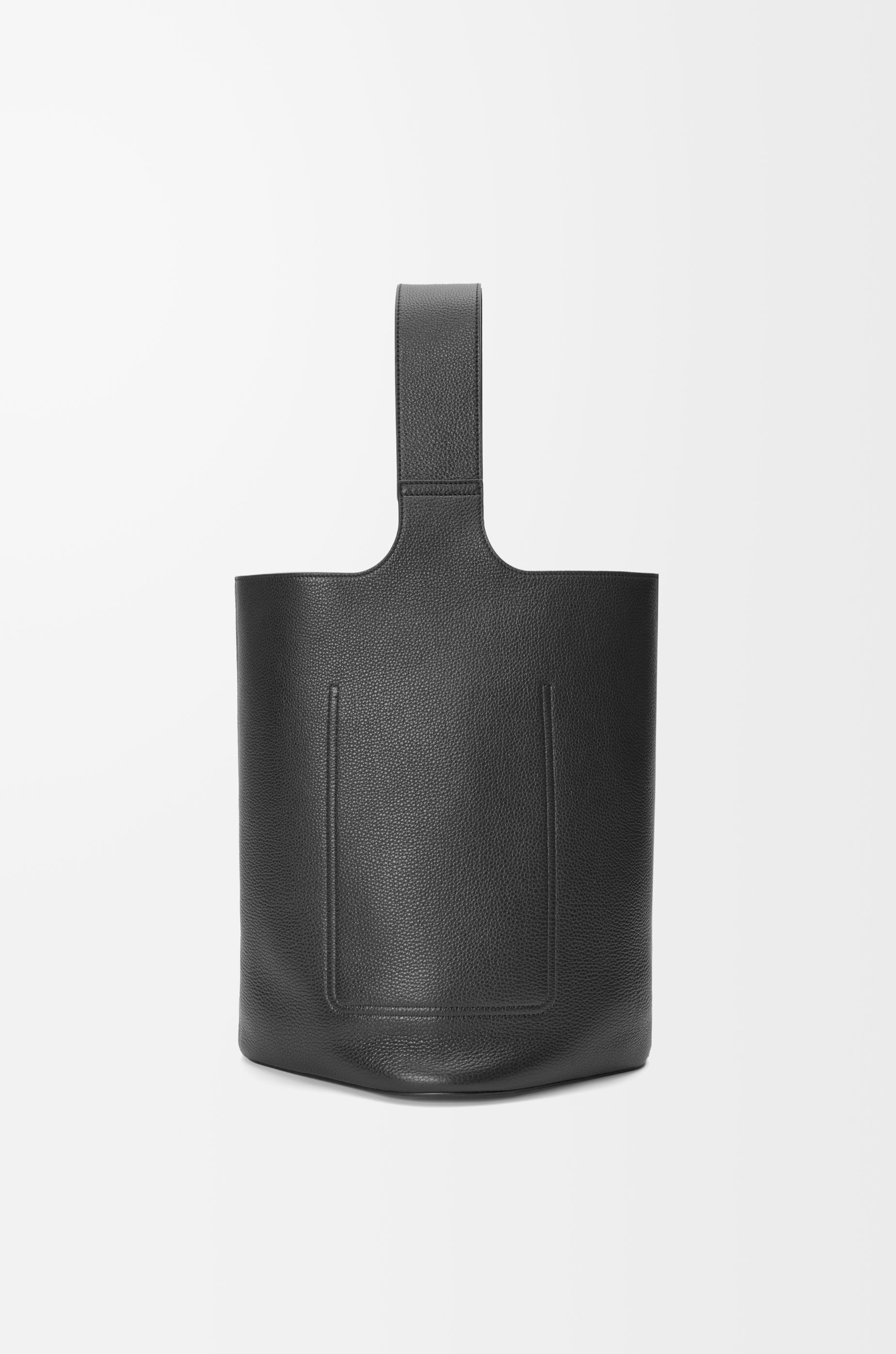 Loewe Large Pebble bucket in supple grained calfskin