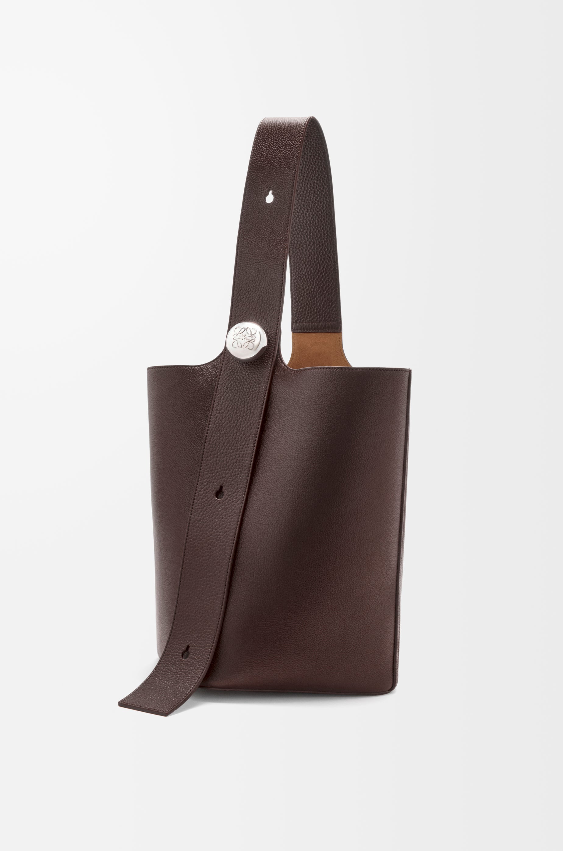 Loewe Large Pebble bucket in supple grained calfskin