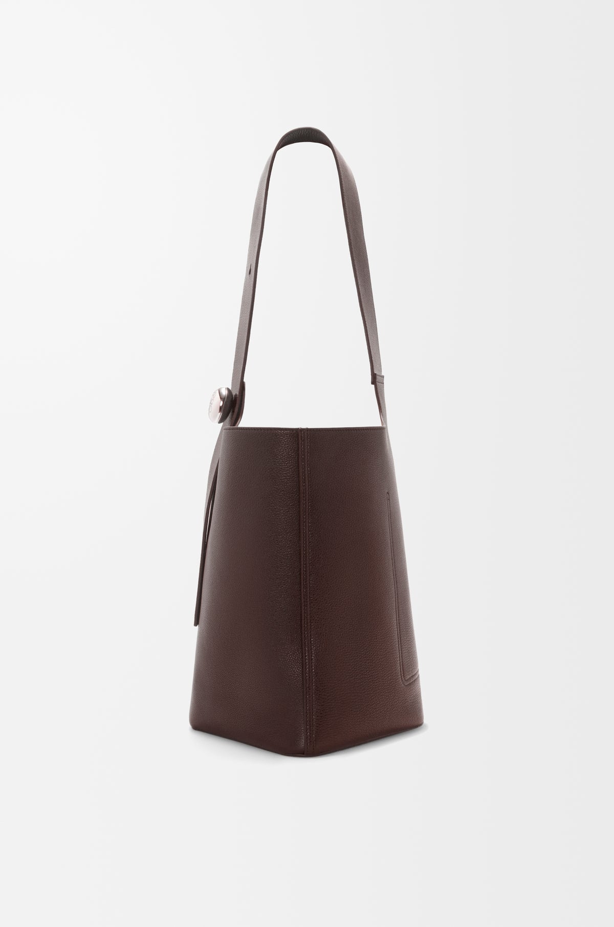 Loewe Large Pebble bucket in supple grained calfskin
