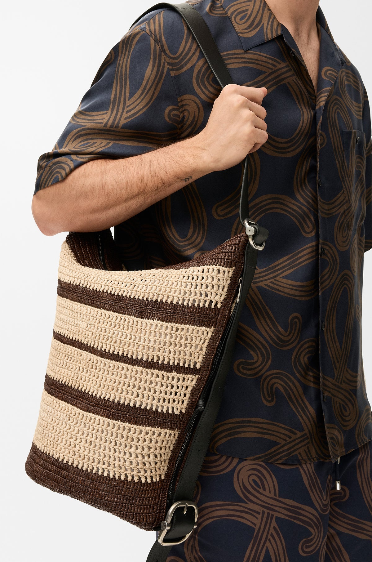 Loewe Loop bucket in raffia