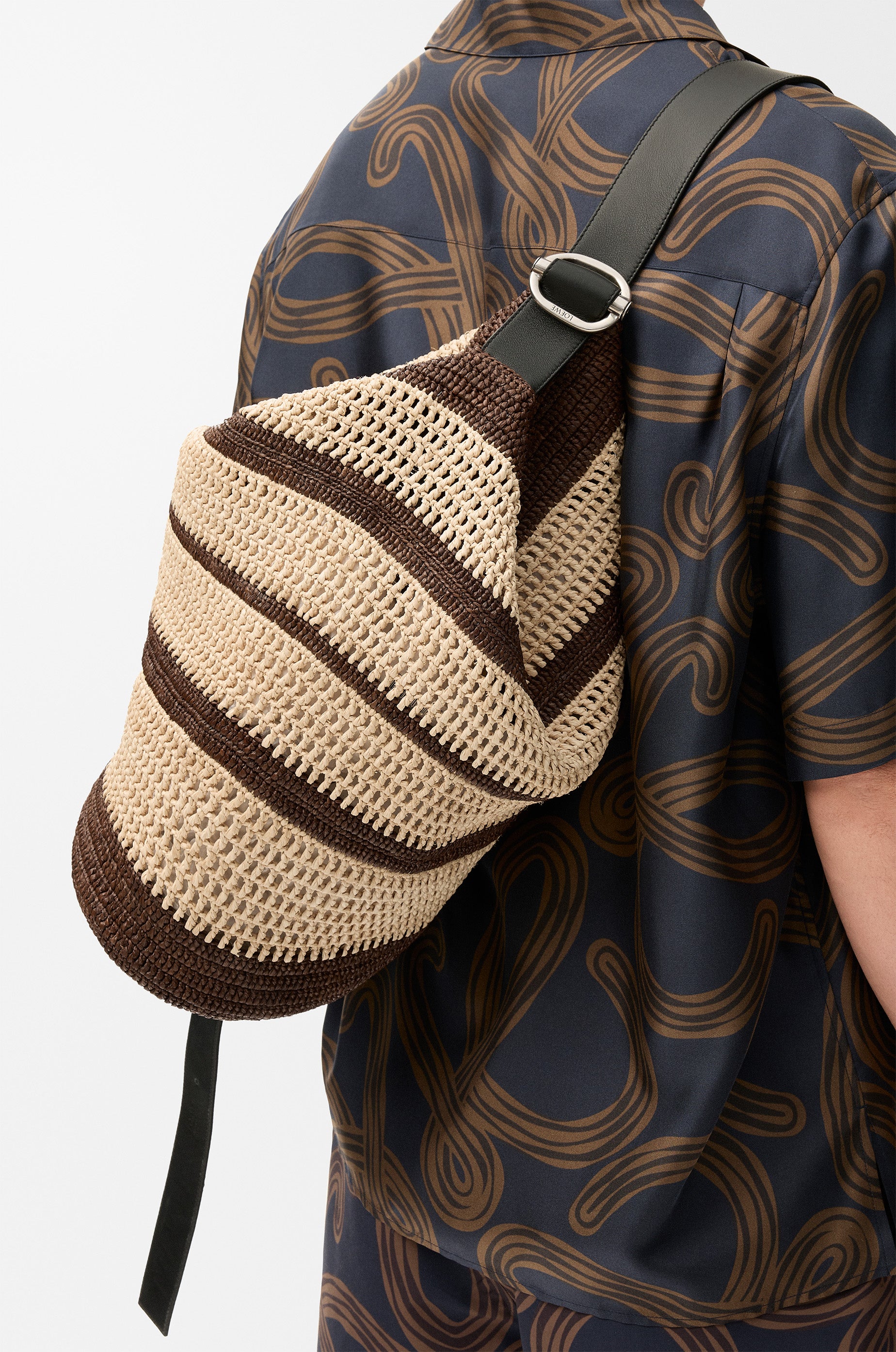 Loewe Loop bucket in raffia