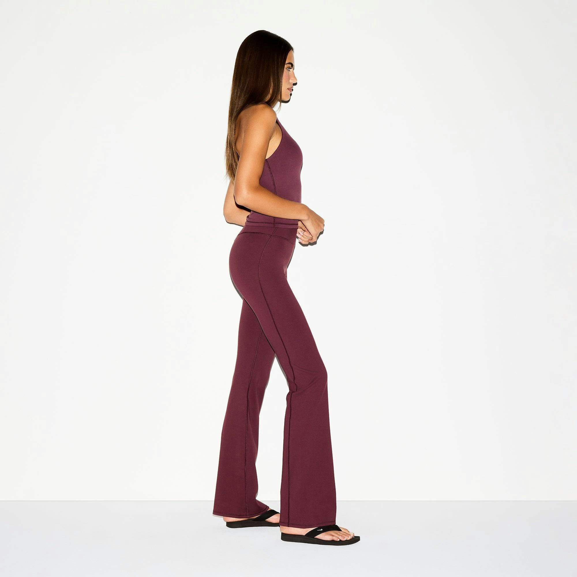 Skims Nikeskims Matte Slim Flare Legging Currant