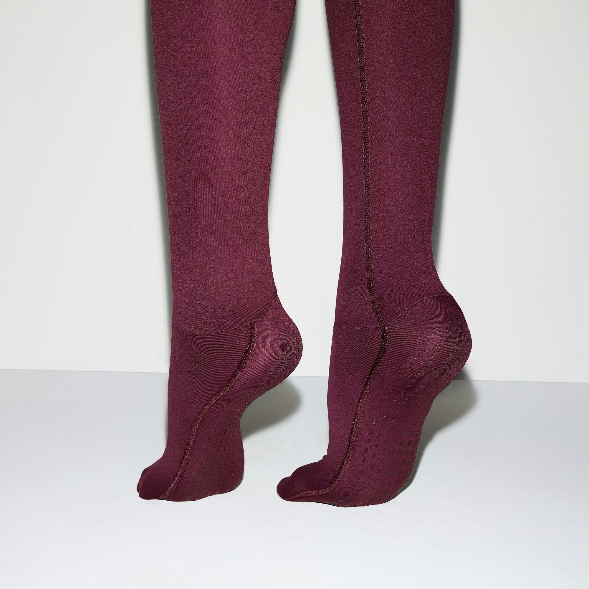 Skims Nikeskims Matte Footsie Grip Legging Currant
