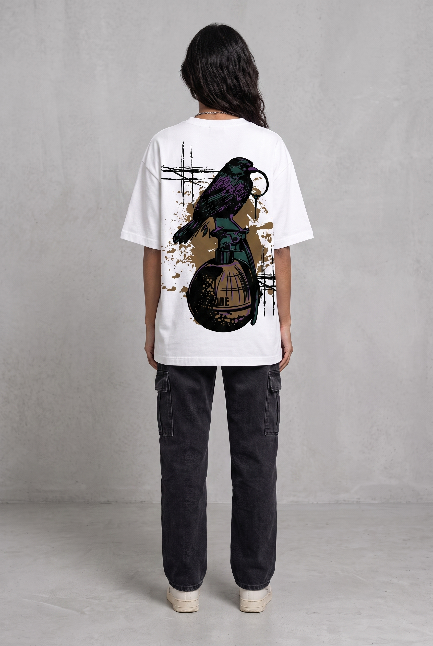 GRENADE WHITE WOMEN’S OVERSIZED T-SHIRT