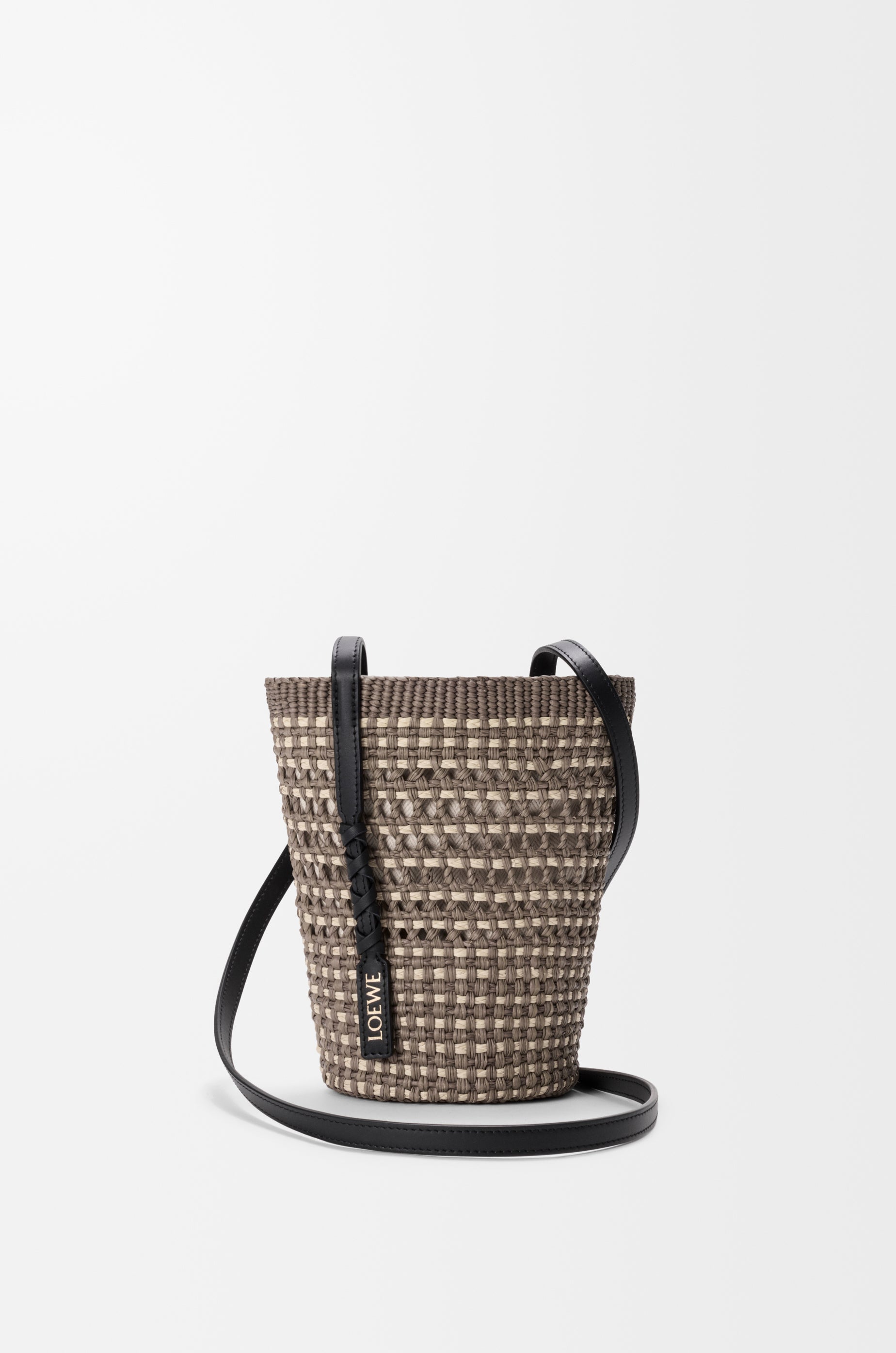 Loewe Braid pocket in iraca palm and calfskin