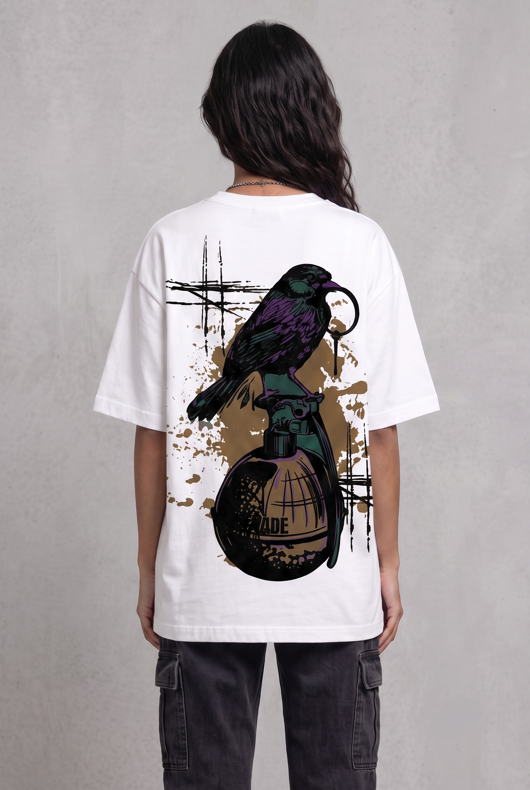 GRENADE WHITE WOMEN’S OVERSIZED T-SHIRT