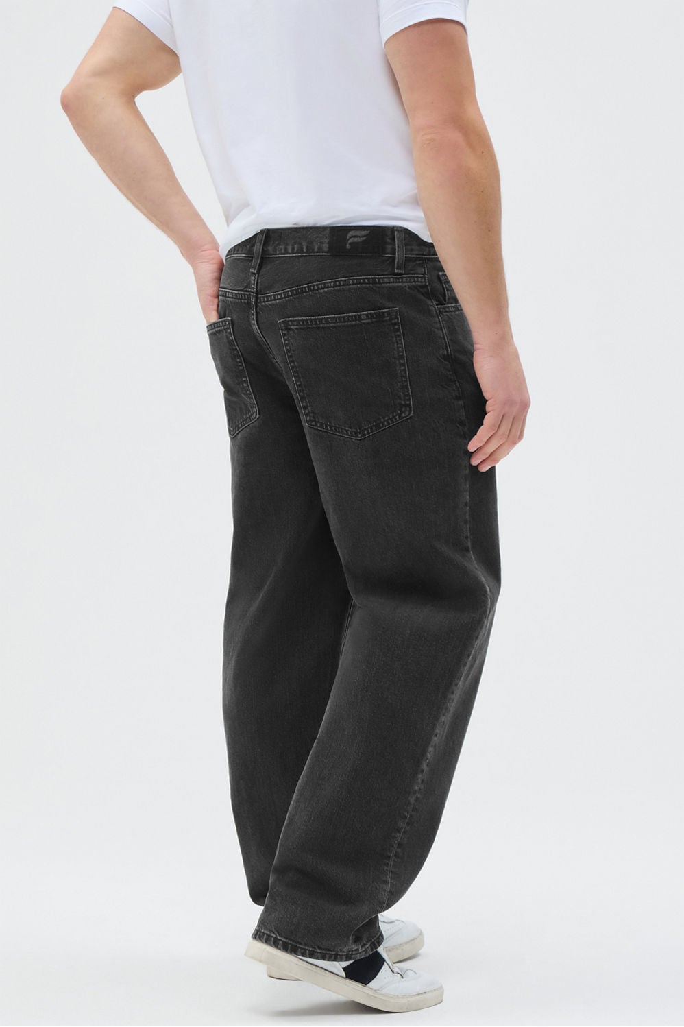 #color_washed-black