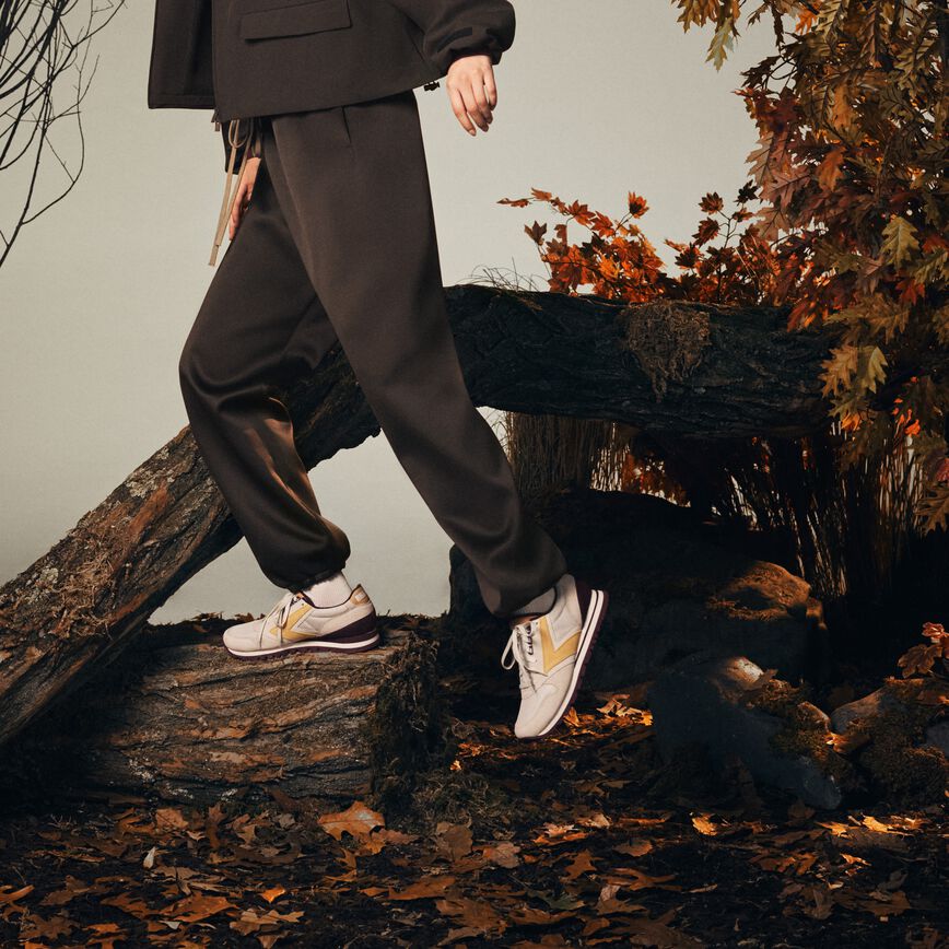 Brooks Chariot Beet/Moonbeam/Taffy