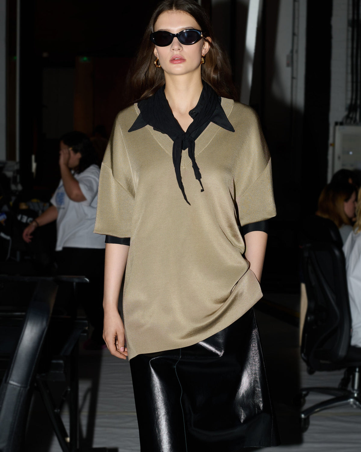 AmiParis Beige Wool Short Sleeves V Neck Sweater Women's