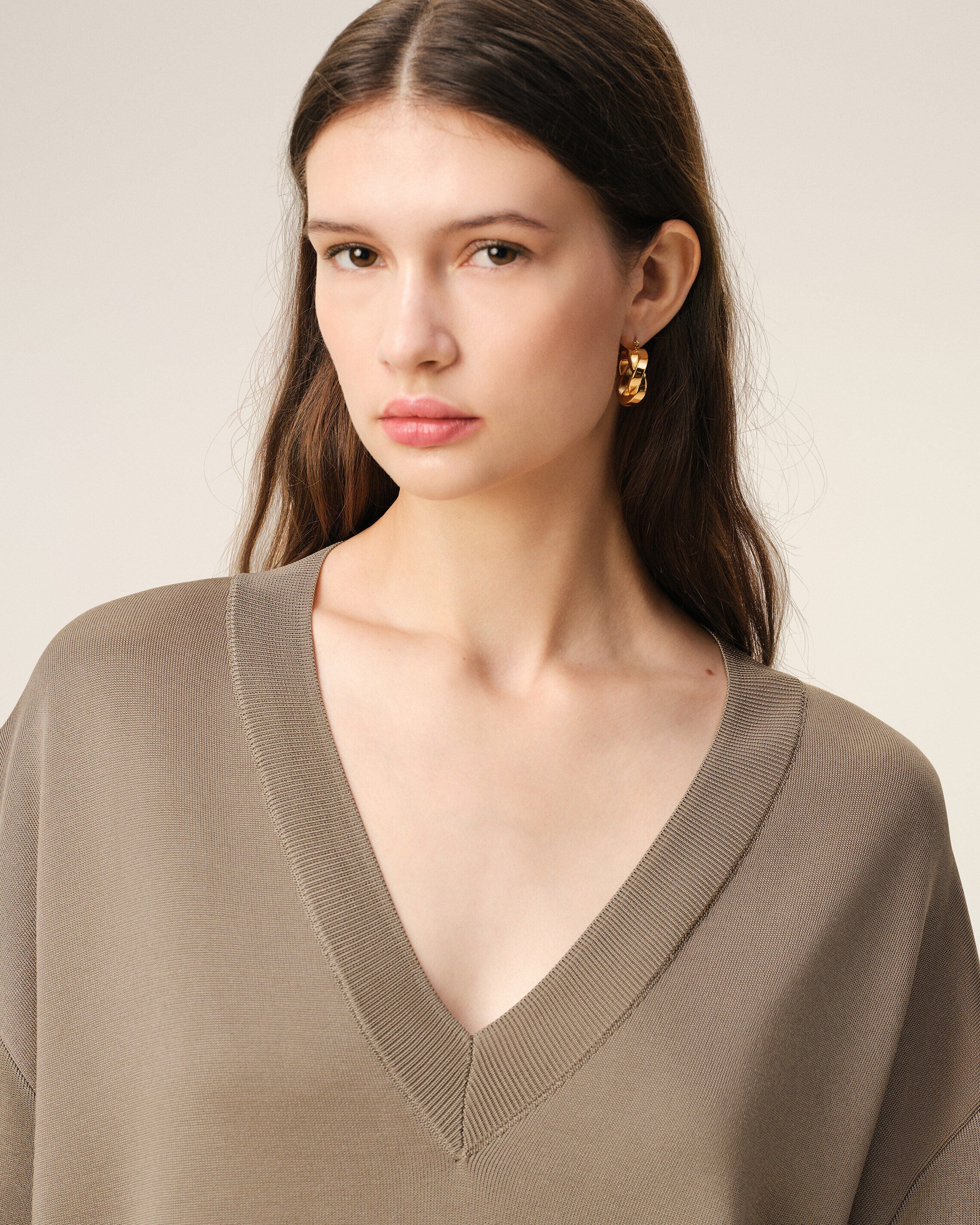 AmiParis Beige Wool Short Sleeves V Neck Sweater Women's