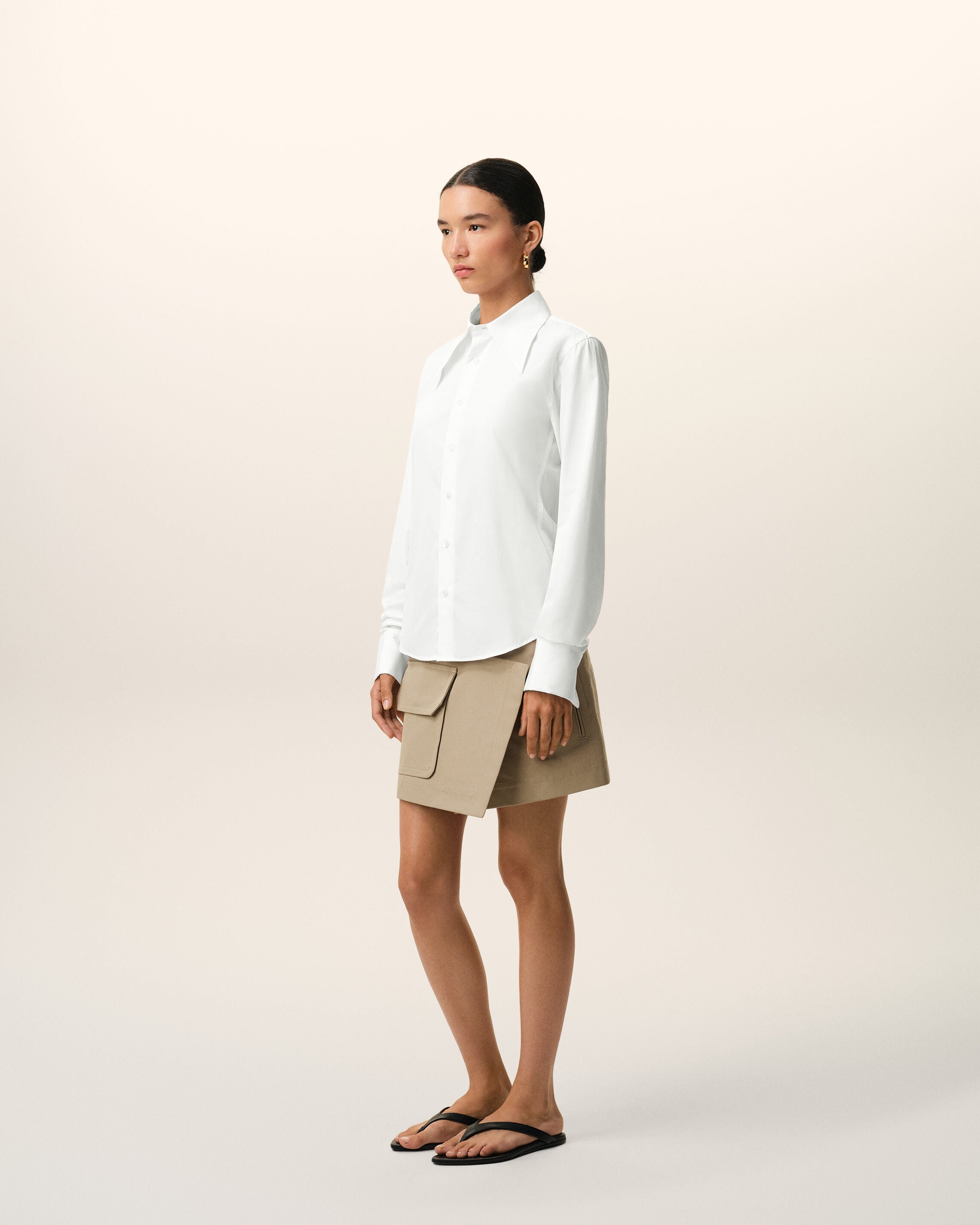 AmiParis White Blended Silk Sharp Collar Adjusted Shirt Women's