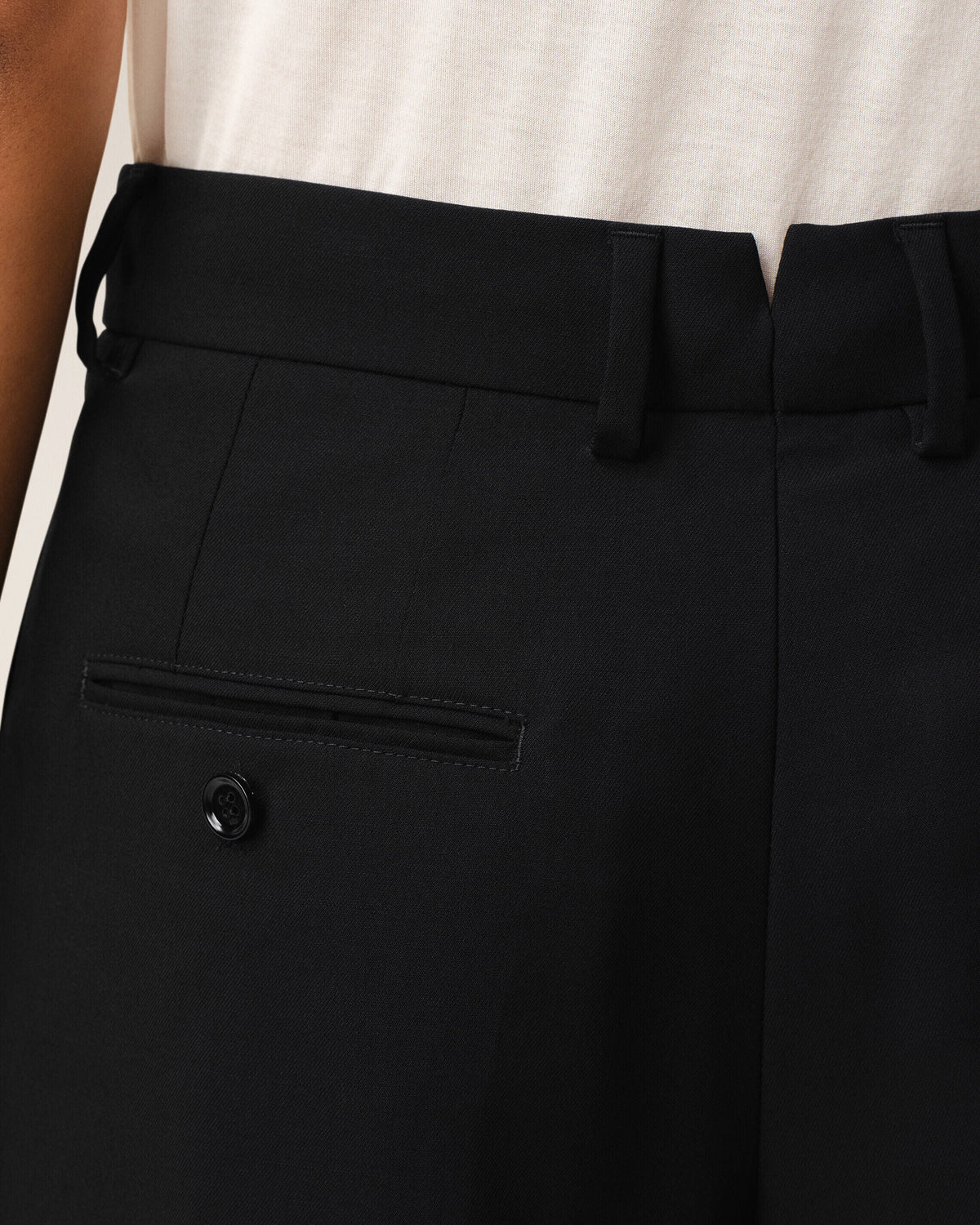 AmiParis Black New Wool Low Waist Wide Bermuda Shorts Women's